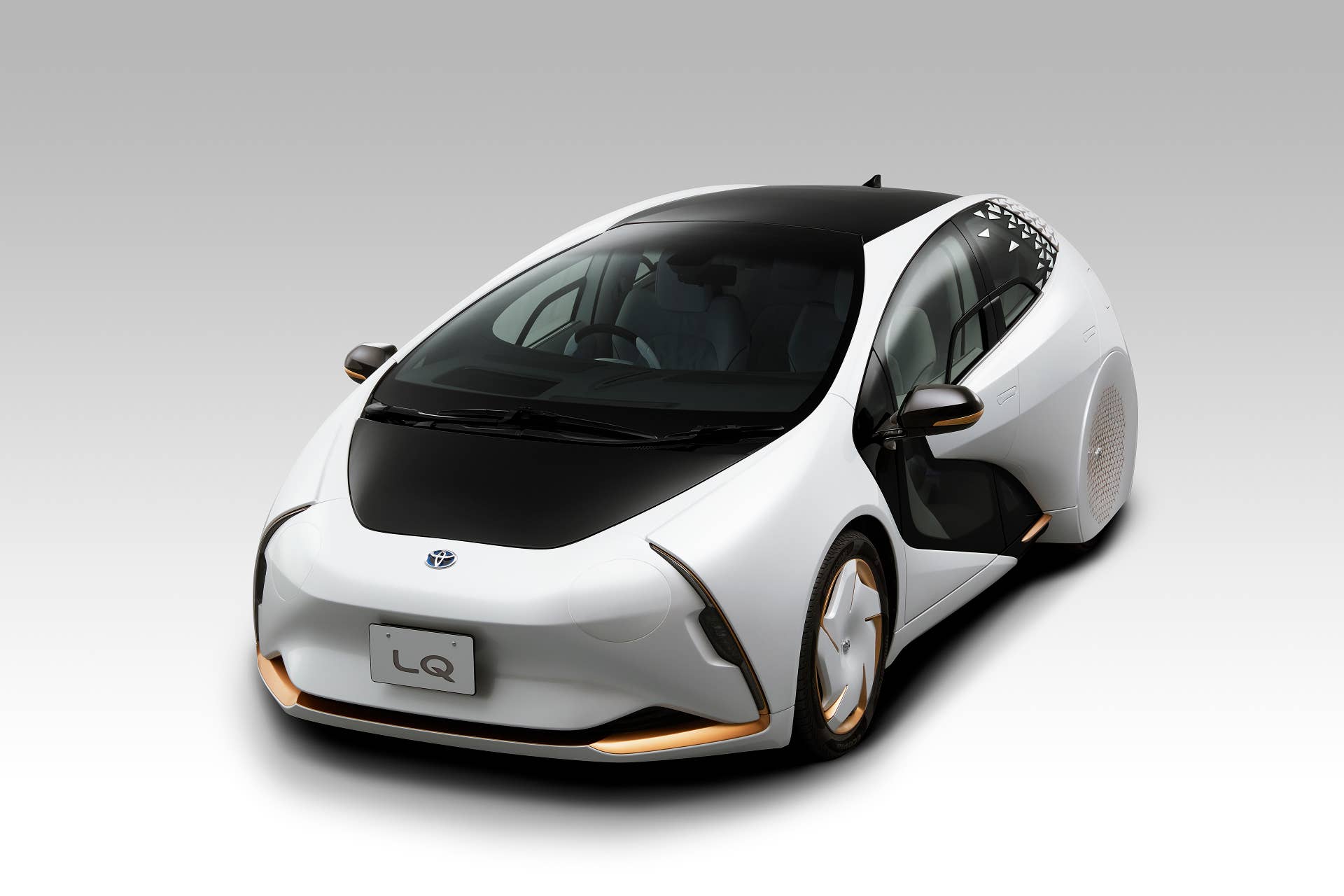 The LQ concept evolves Toyota's Concept-i from the 2017 Consumer Electronics Show. The AI assistant Yui has expanded interactivity and control functions.
