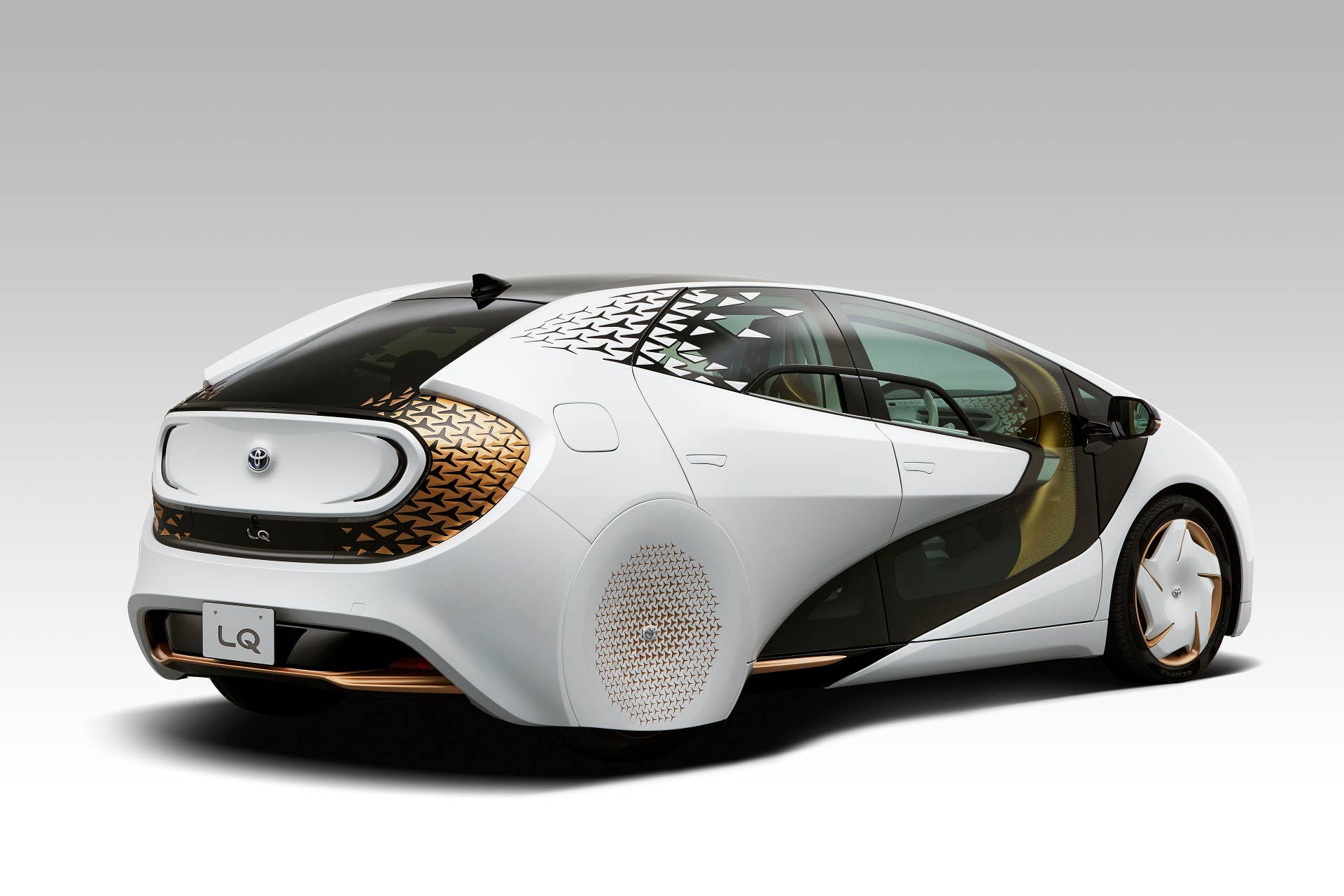 The LQ concept evolves Toyota's Concept-i from the 2017 Consumer Electronics Show. The AI assistant Yui has expanded interactivity and control functions.