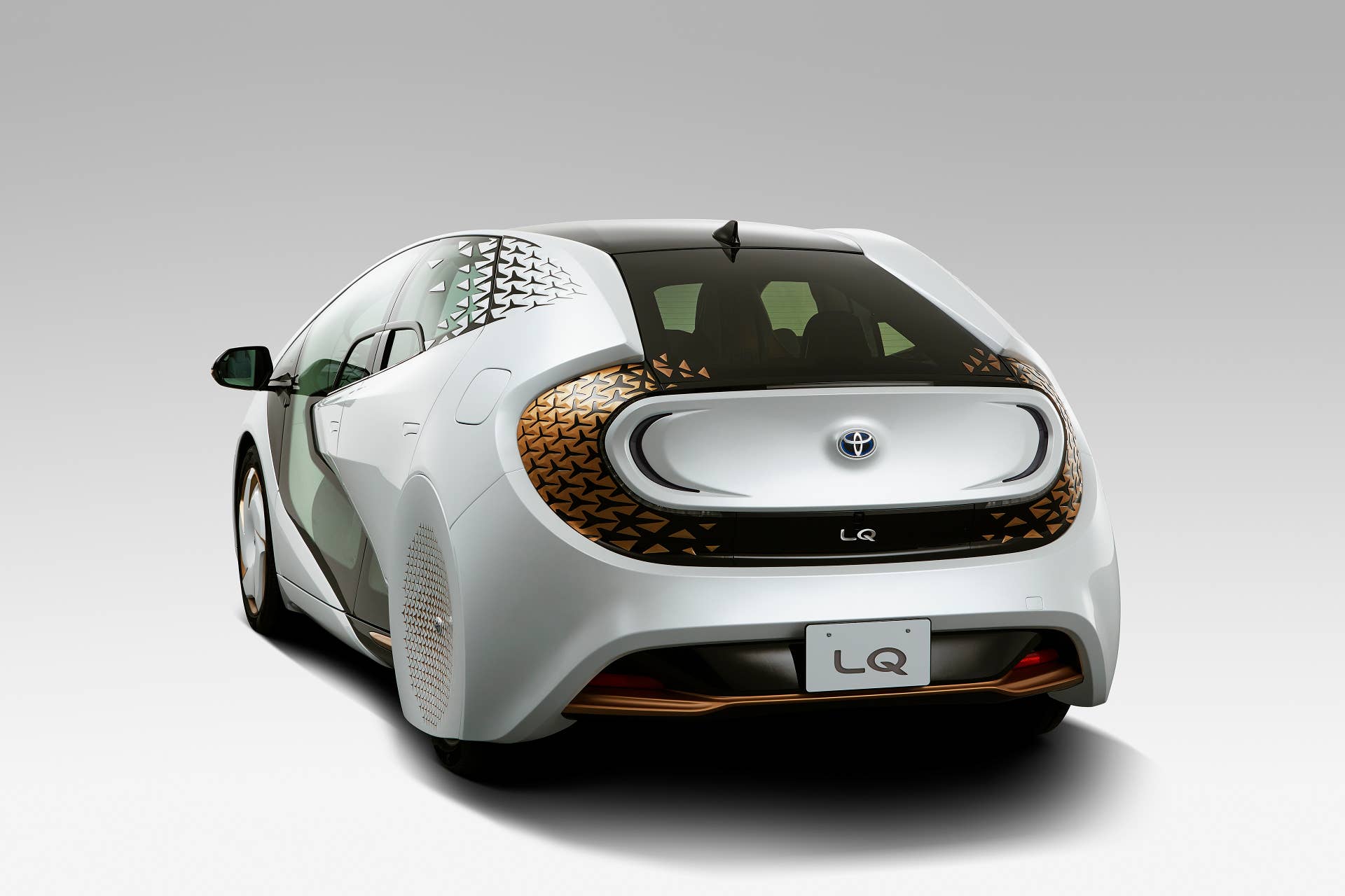 The LQ concept evolves Toyota's Concept-i from the 2017 Consumer Electronics Show. The AI assistant Yui has expanded interactivity and control functions.