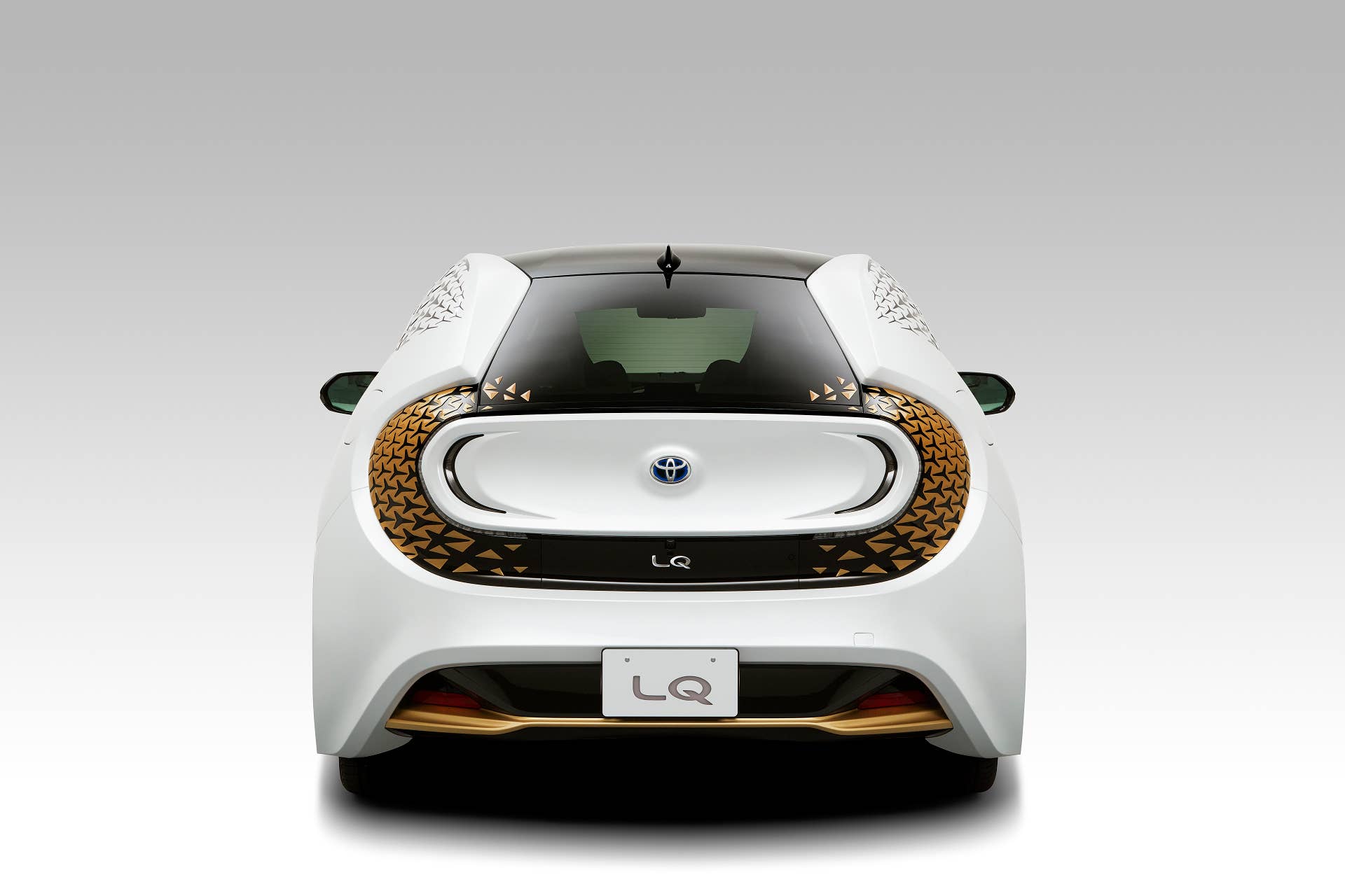 The LQ concept evolves Toyota's Concept-i from the 2017 Consumer Electronics Show. The AI assistant Yui has expanded interactivity and control functions.