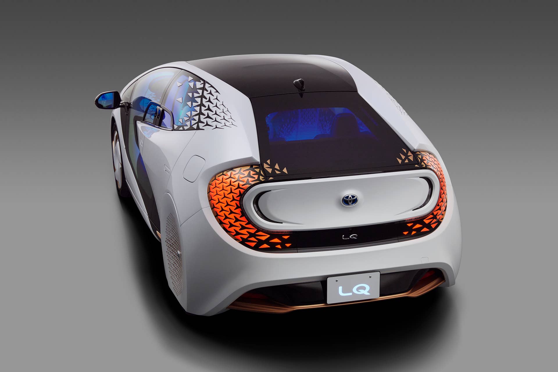 The LQ concept evolves Toyota's Concept-i from the 2017 Consumer Electronics Show. The AI assistant Yui has expanded interactivity and control functions.