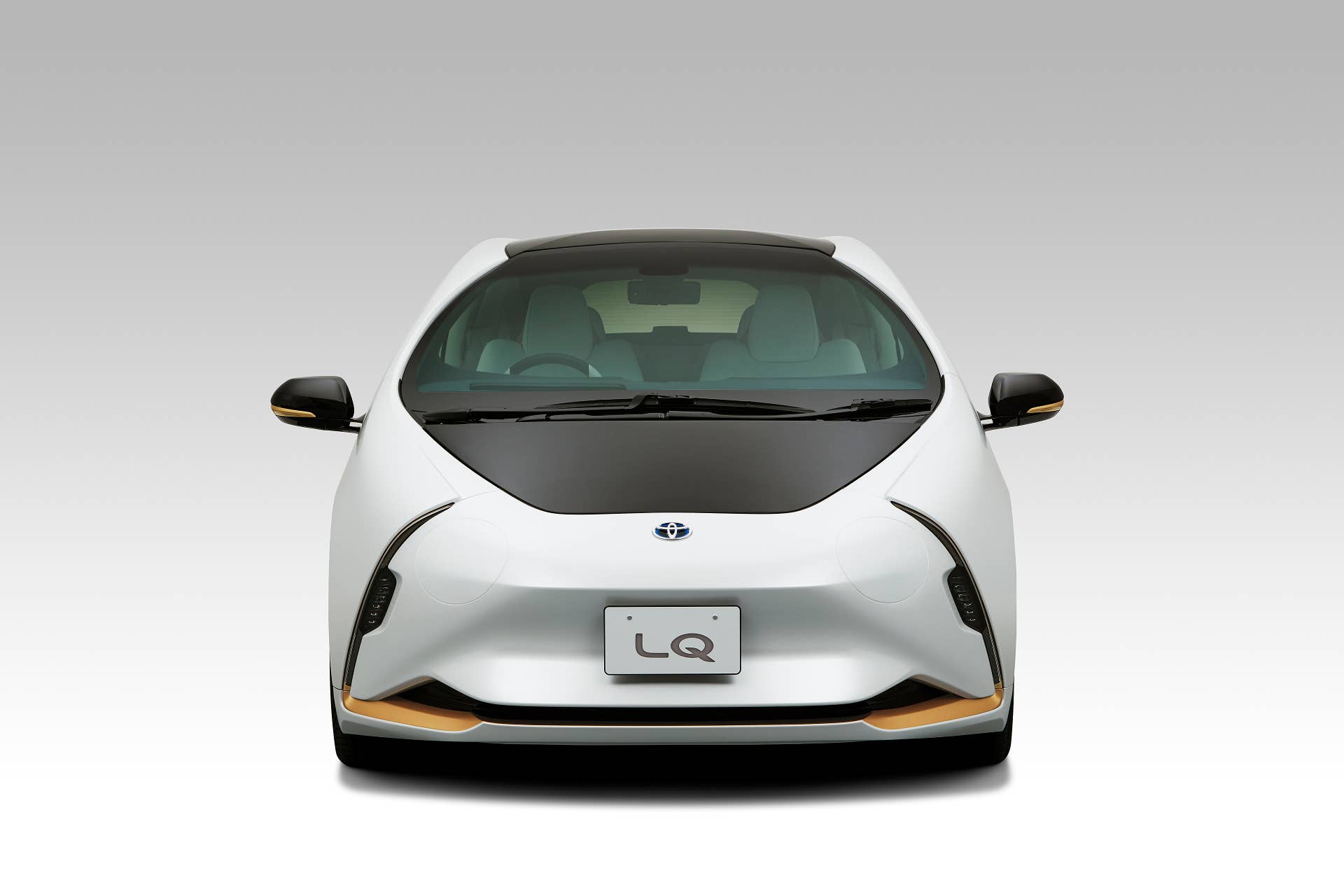 The LQ concept evolves Toyota's Concept-i from the 2017 Consumer Electronics Show. The AI assistant Yui has expanded interactivity and control functions.