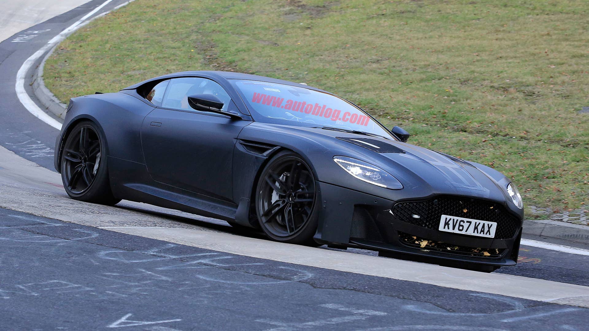 2019 Aston Martin Vanquish lead