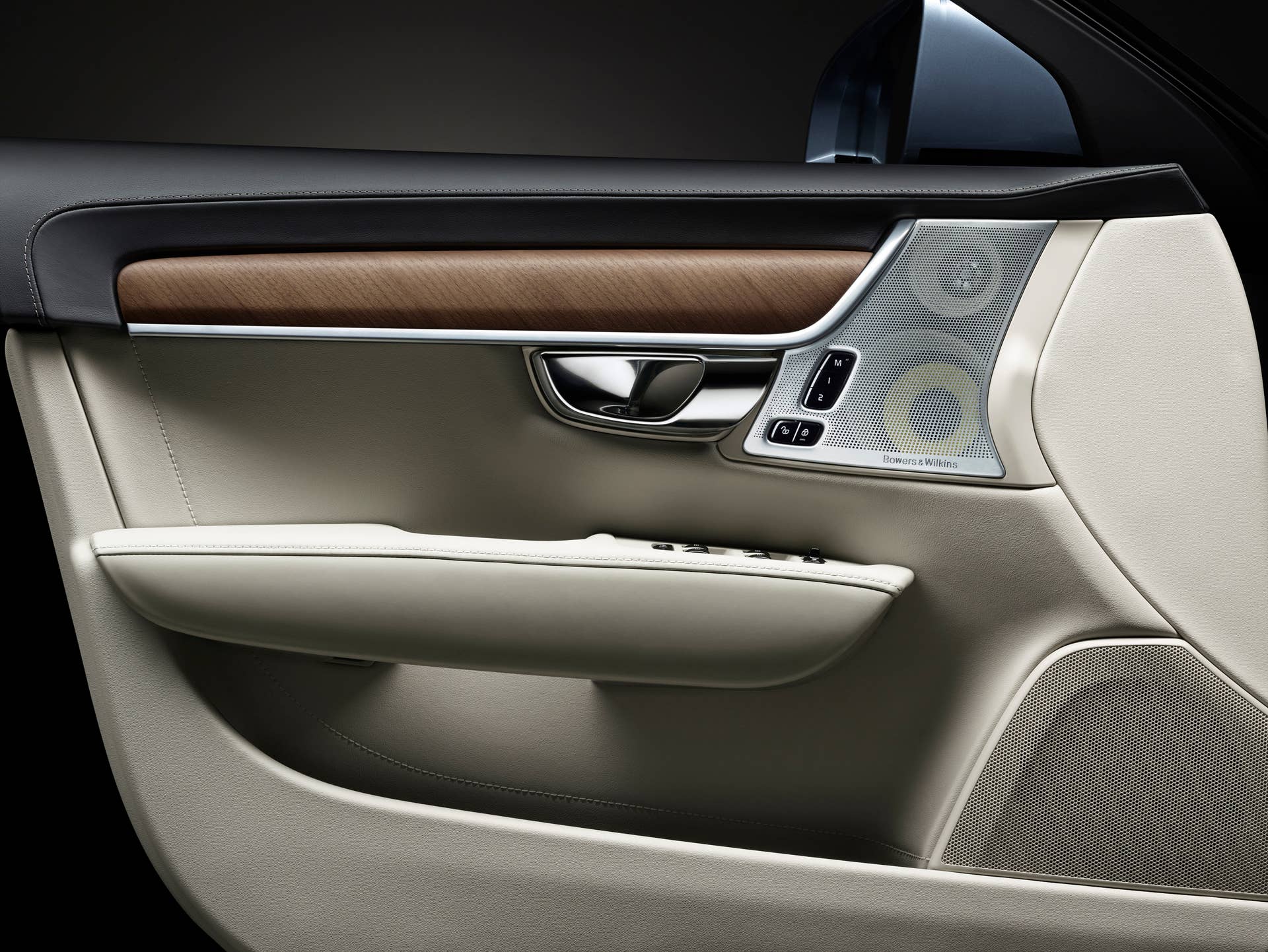 2017 Volvo S90 interior door panel