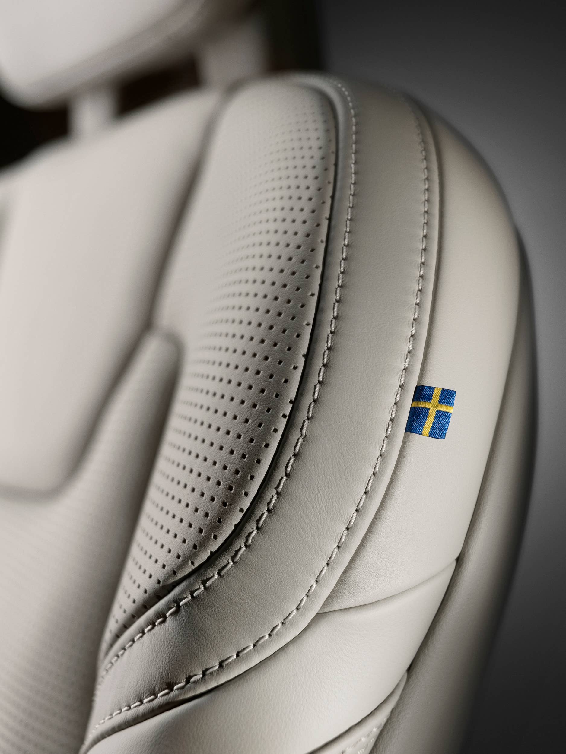 2017 Volvo S90 seat detail