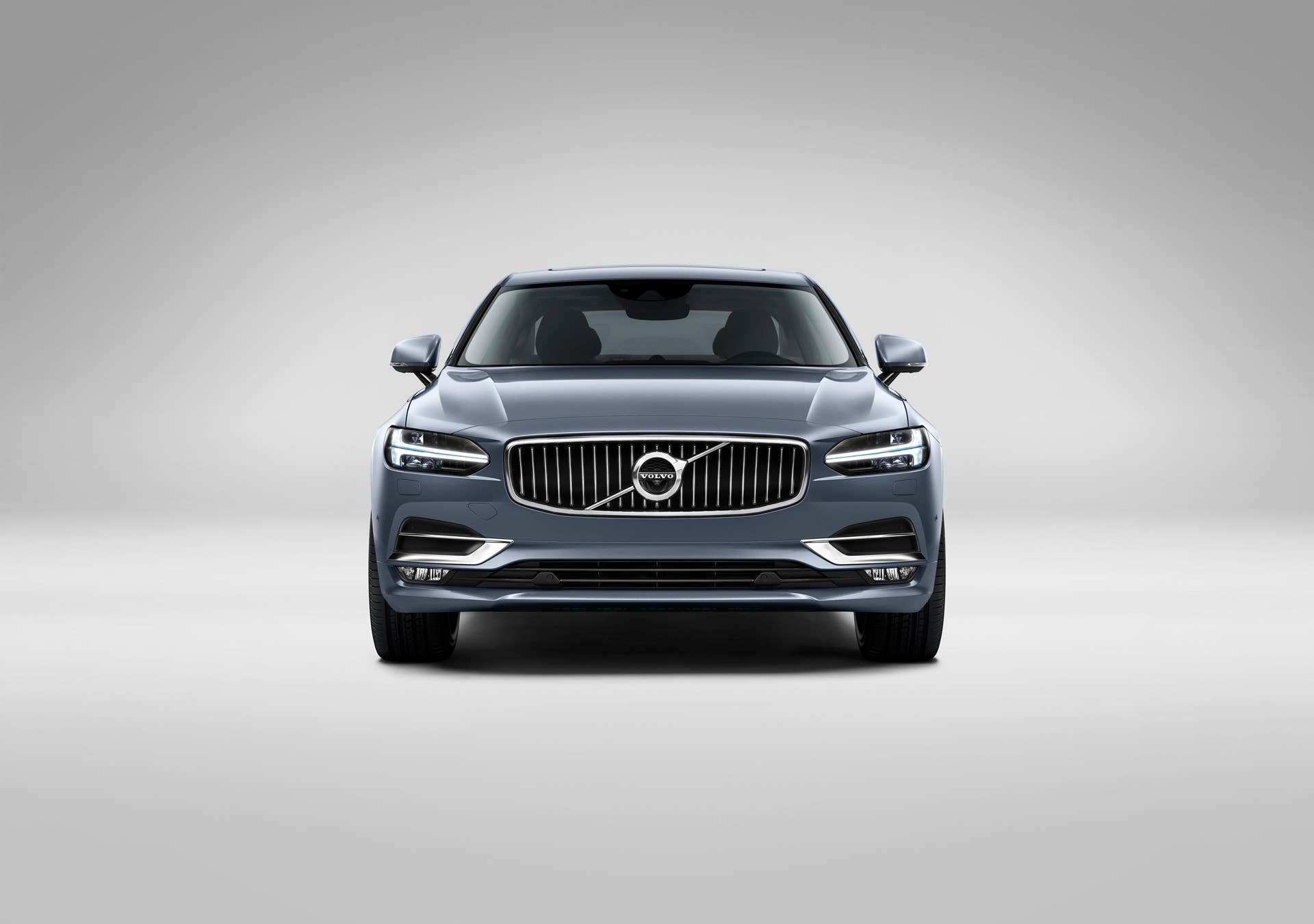 2017 Volvo S90 front studio