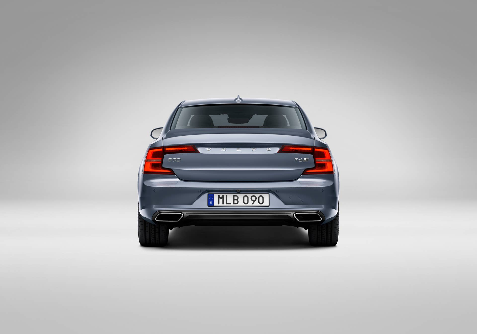 2017 Volvo S90 rear studio