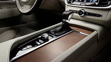 2017 Volvo S90