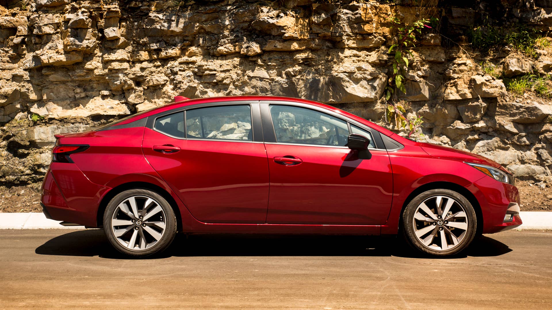 2020 Nissan Versa SR