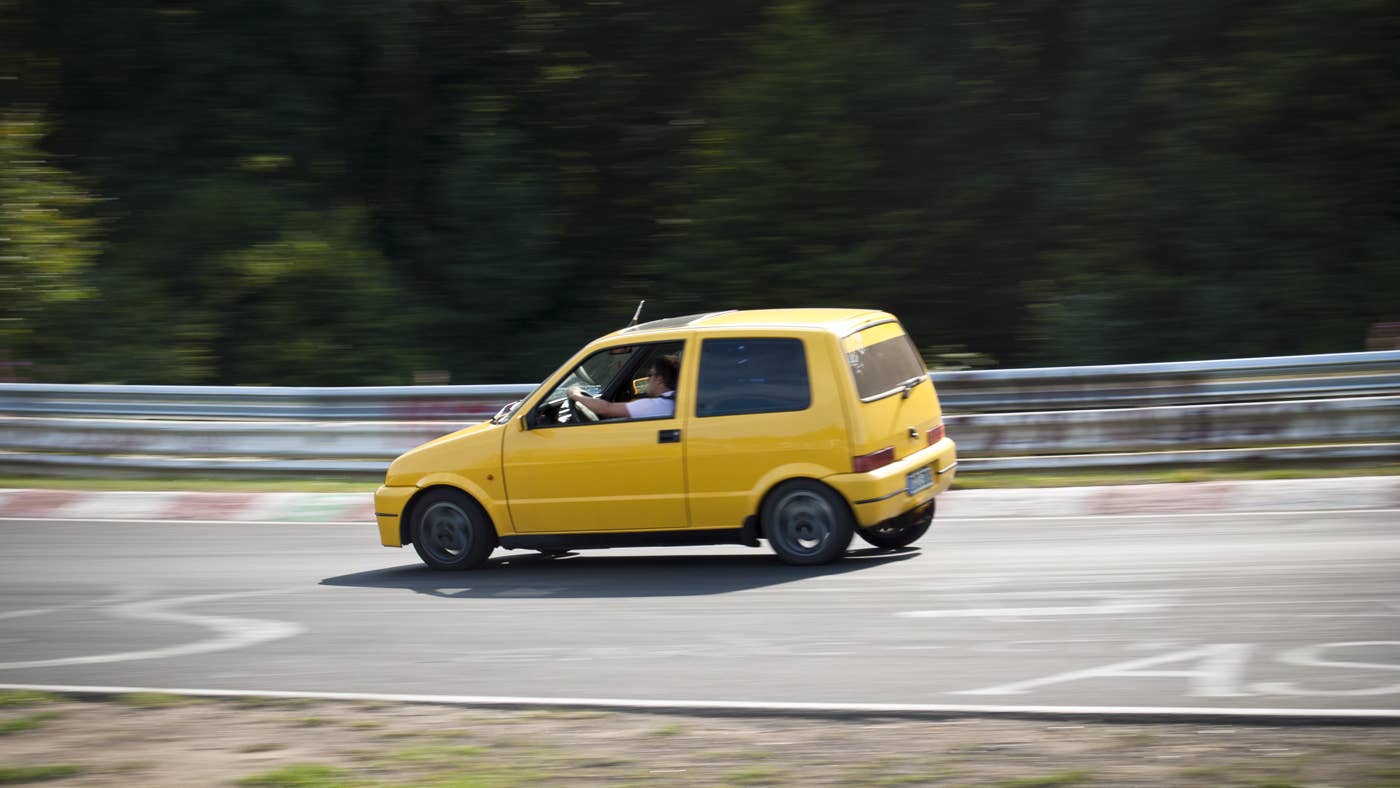A Citroën Saxo, a Fiat Cinquecento, a Toyota Yaris, a VW Up!: all available with small enough engines.