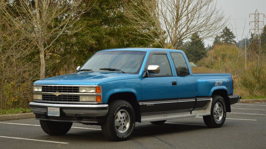 5.7-liter V8, 5-speed manual, Bahama Blue