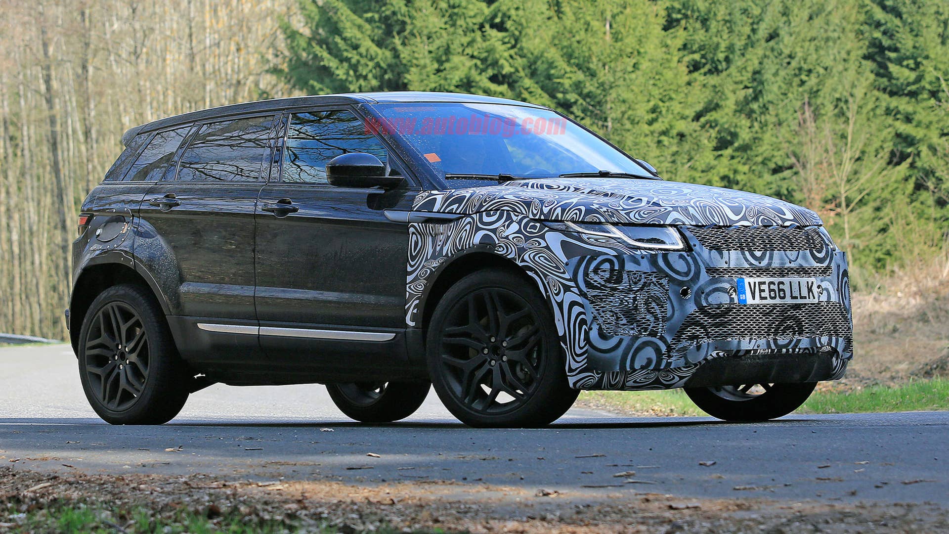 Range Rover Evoque spy shots front 3/4 2