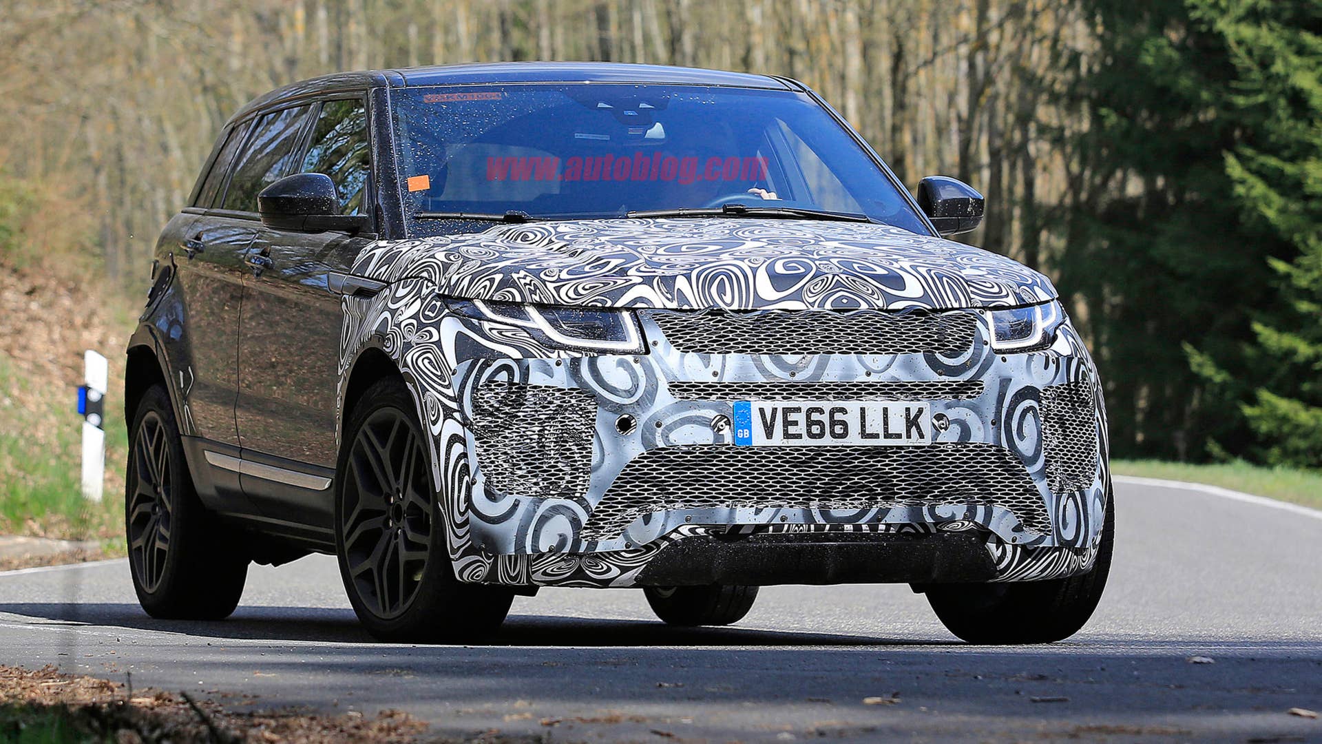 Range Rover Evoque spy shots front 3/4