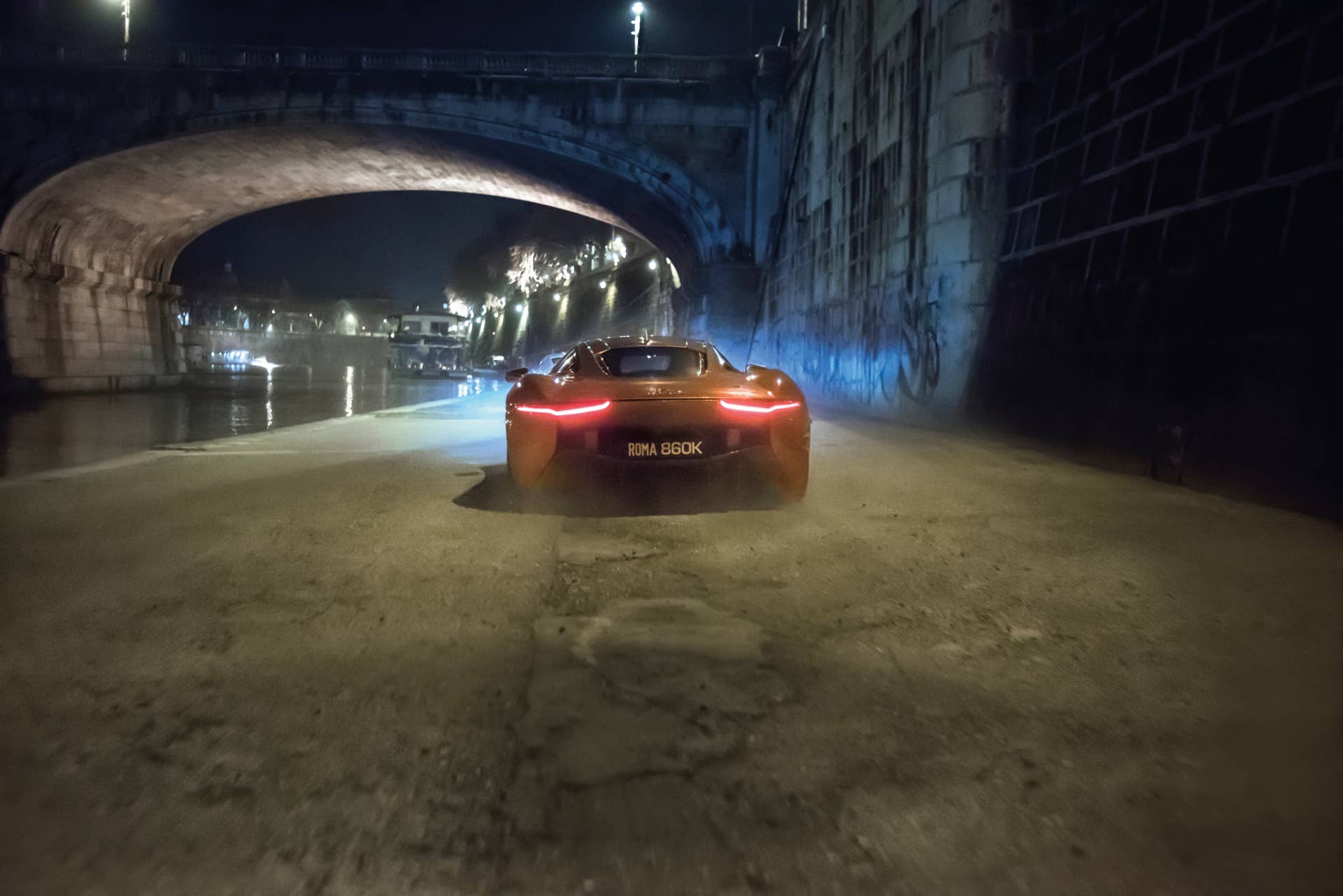 river tiber bridge c-x75 jaguar movie bond 007 spectre