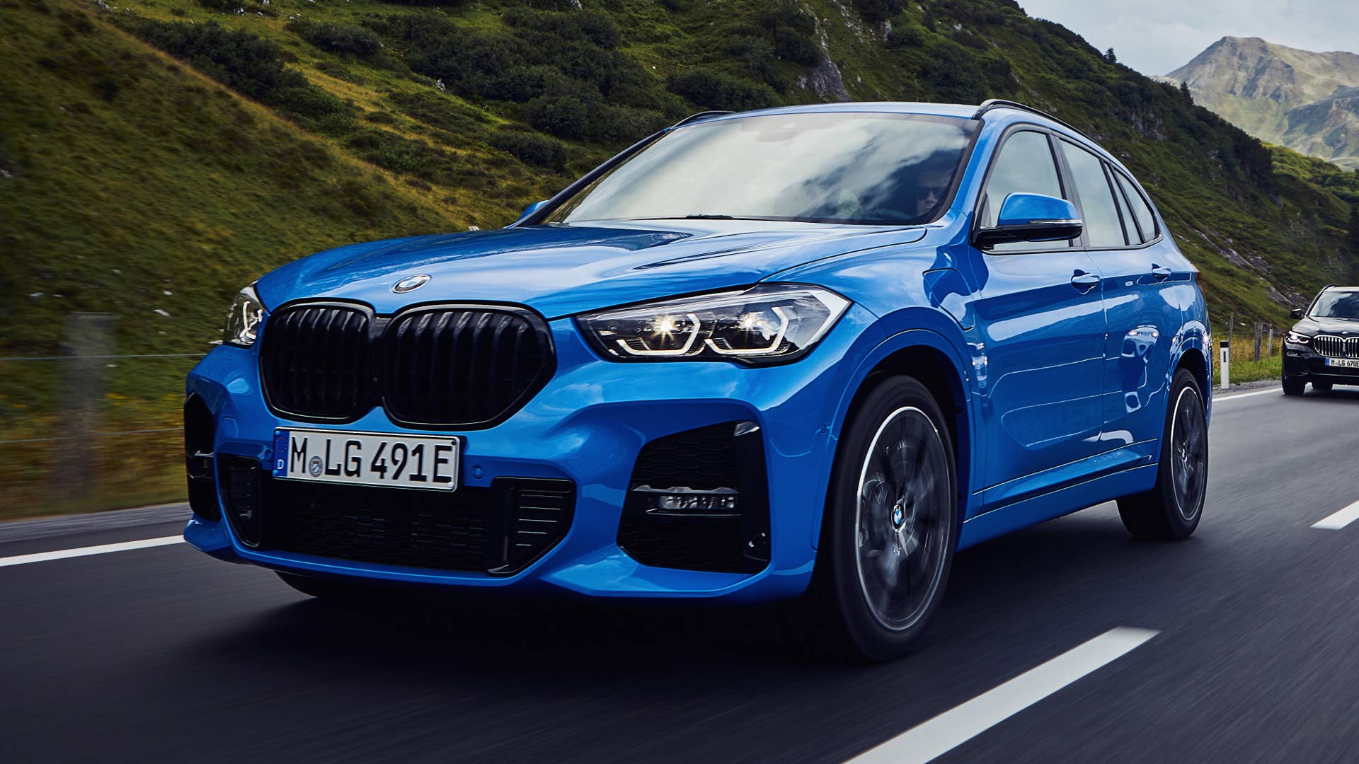 2020 BMW X1 xDrive25e in blue