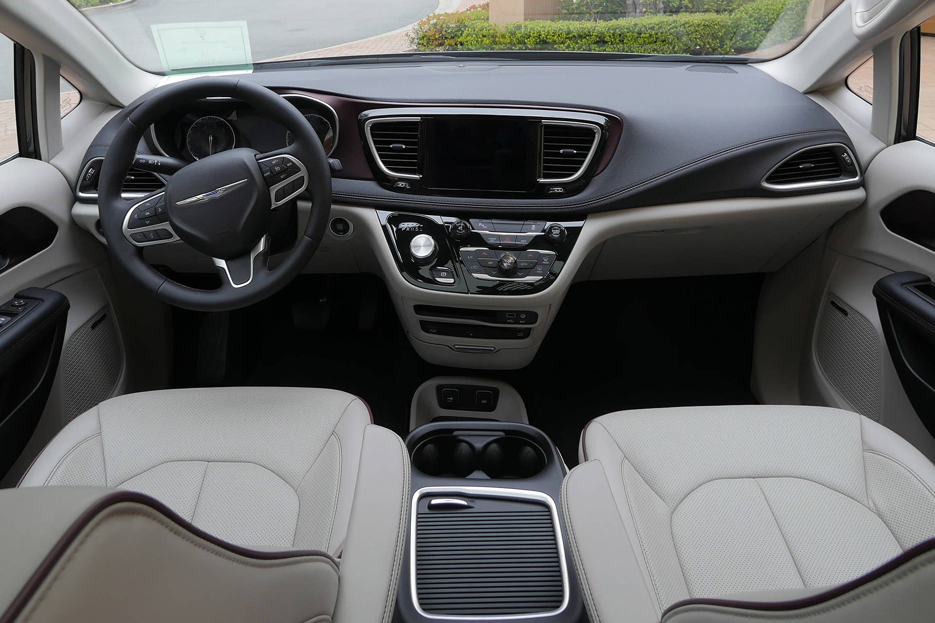 2017 Chrysler Pacifica interior