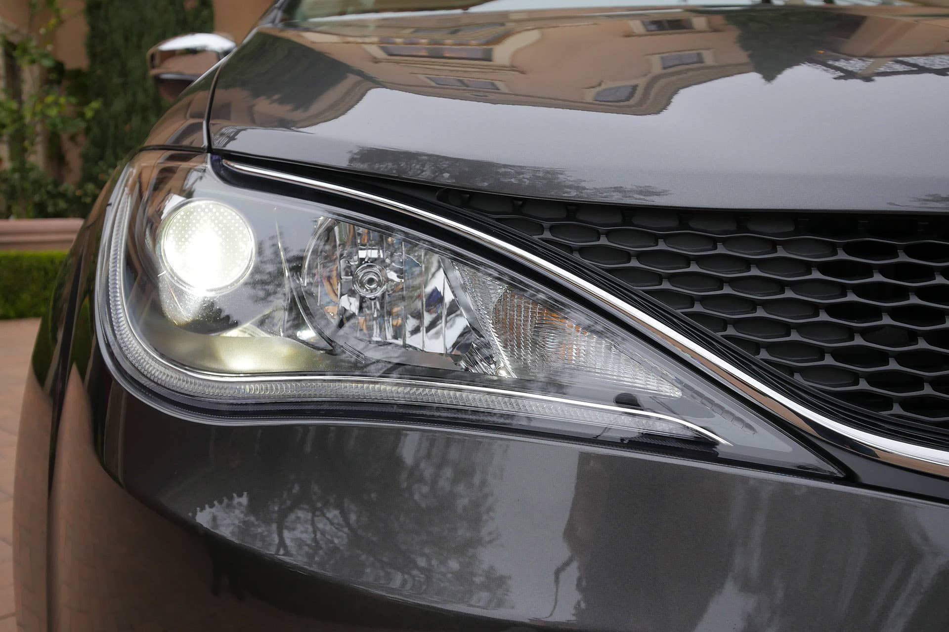 2017 Chrysler Pacifica headlight