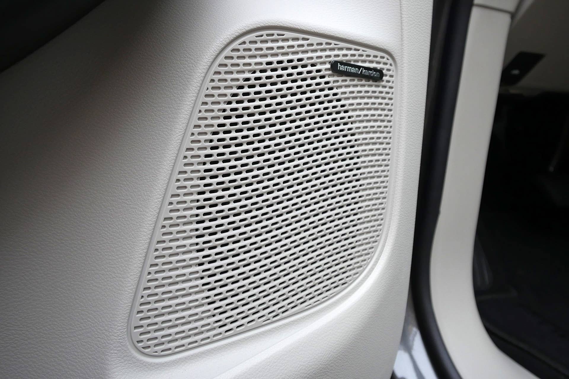 2017 Chrysler Pacifica door speaker