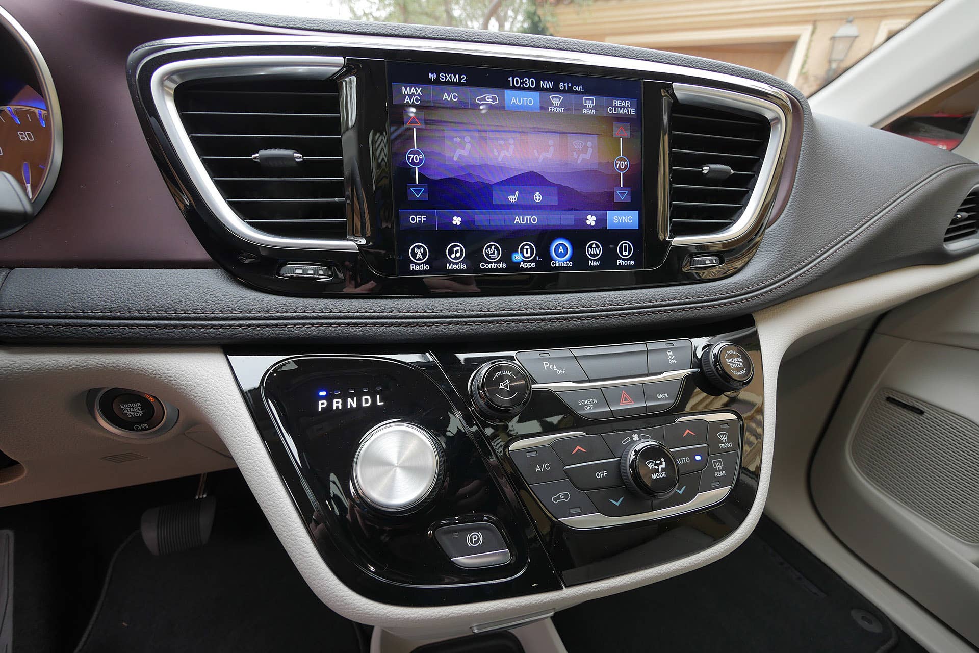 2017 Chrysler Pacifica instrument panel