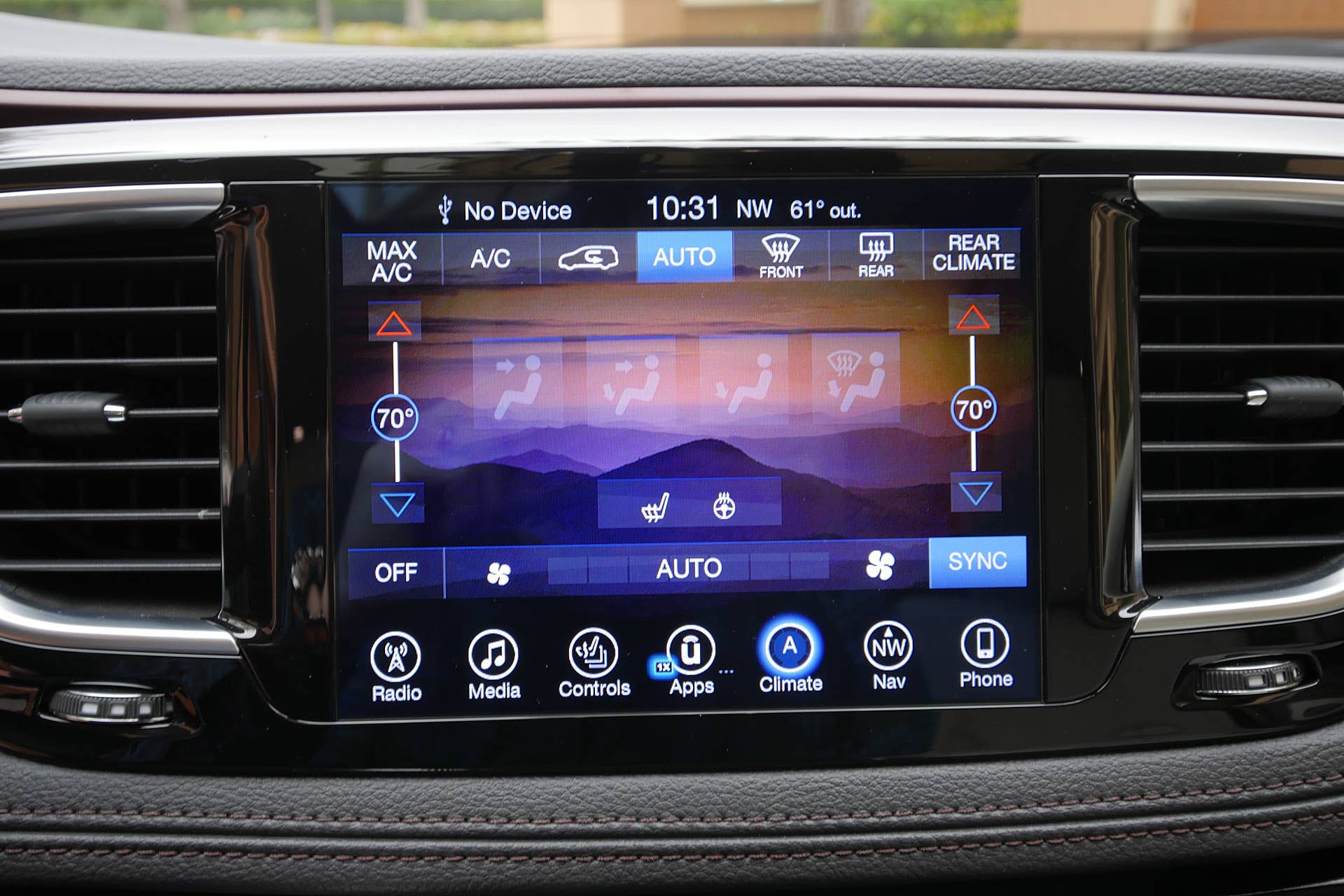 2017 Chrysler Pacifica infotainment system