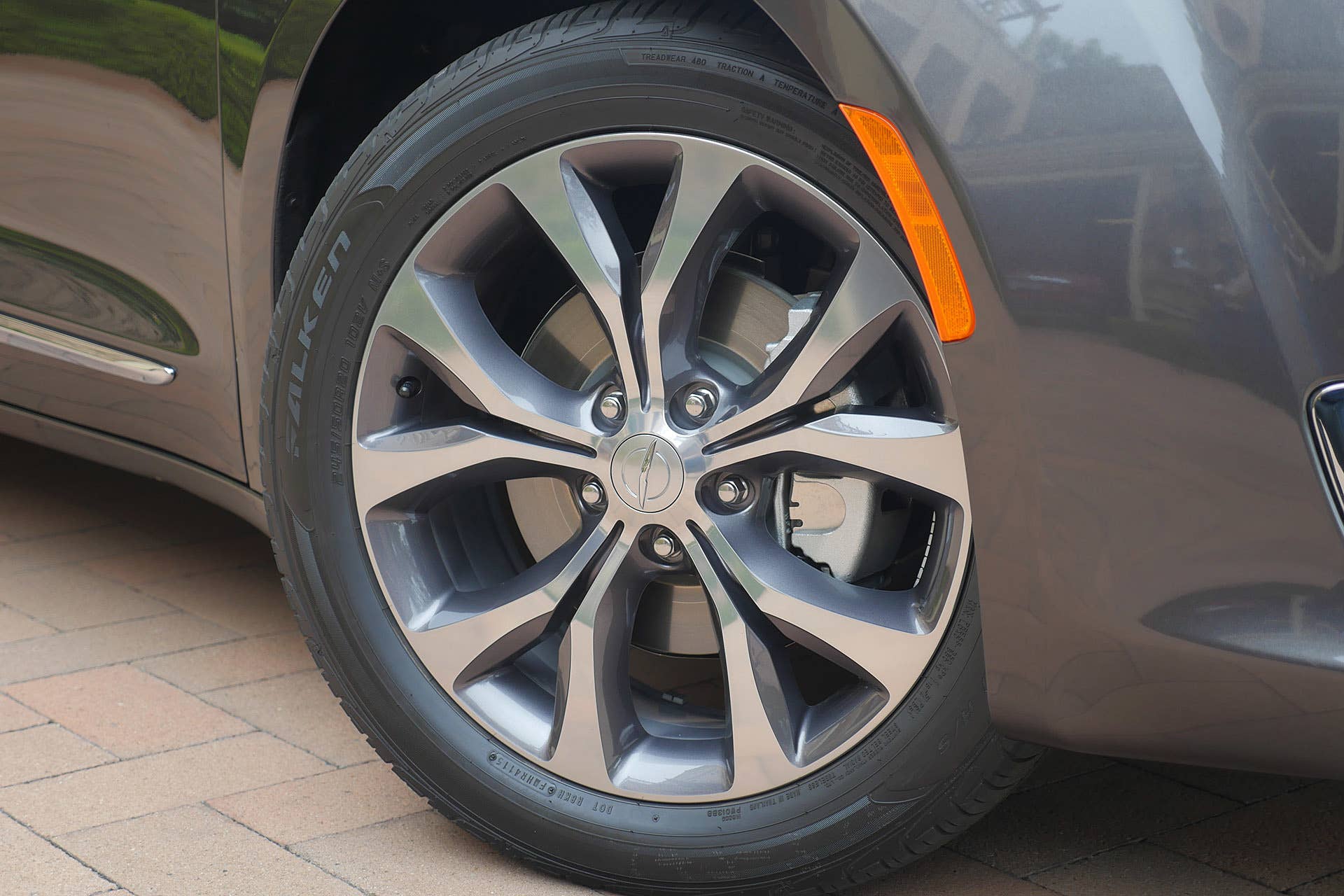 2017 Chrysler Pacifica wheel