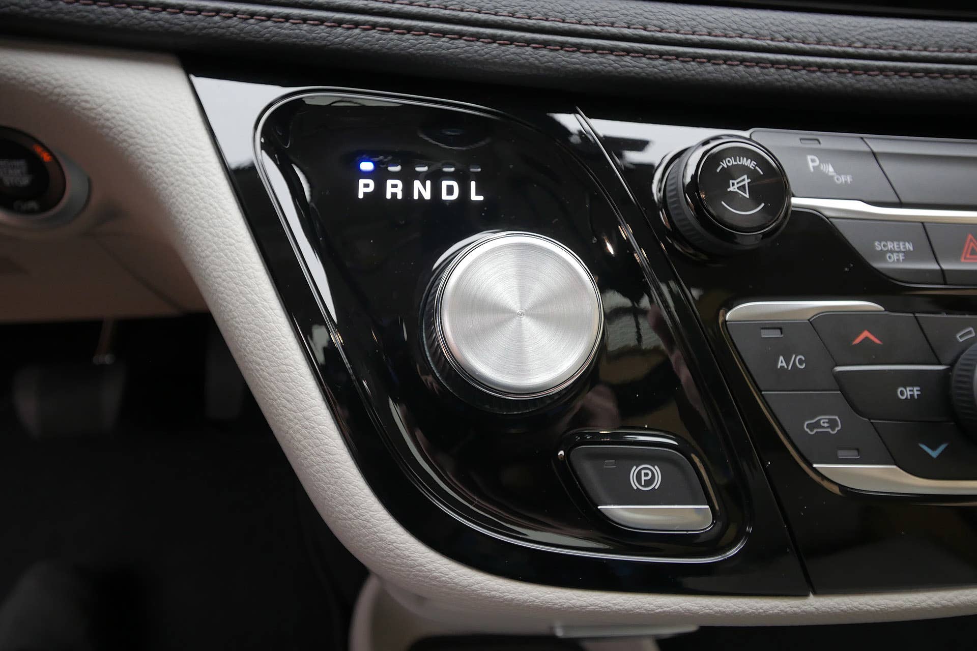 2017 Chrysler Pacifica gear selector