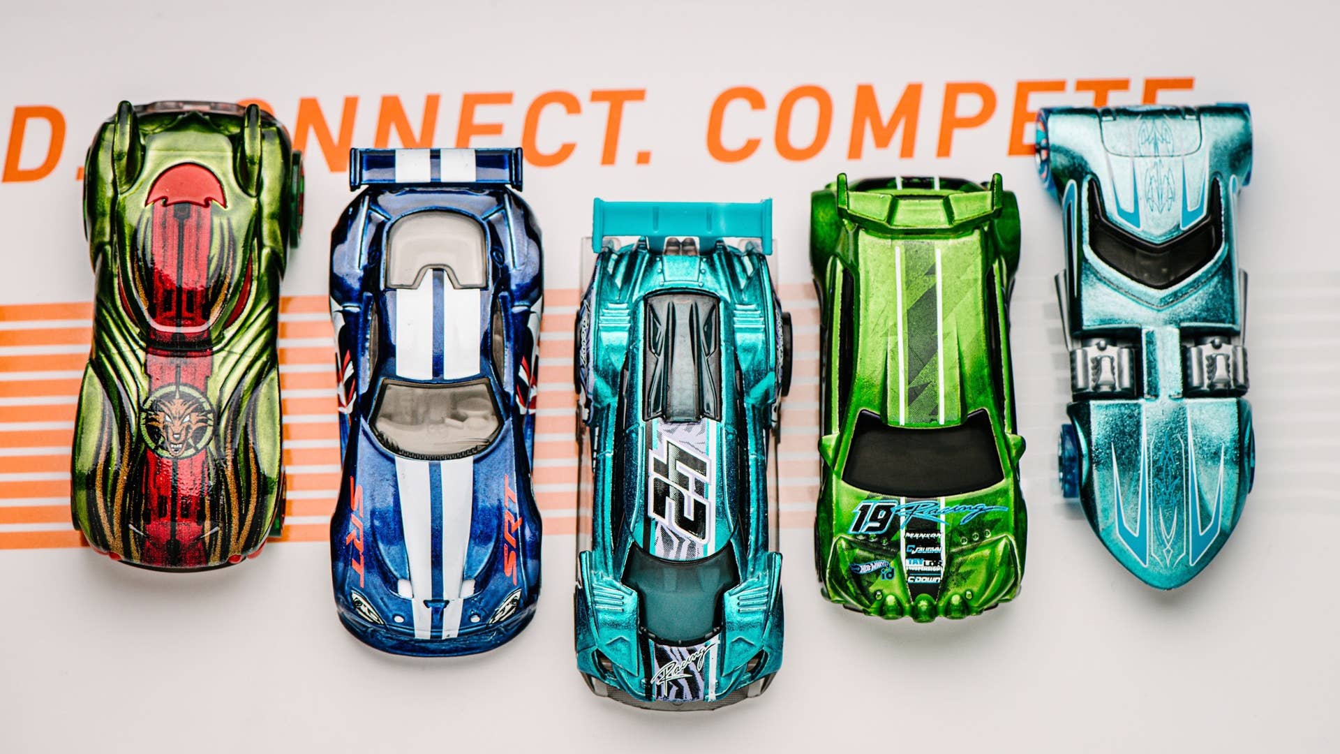 Hot Wheels ID Smart Track toy with cars
