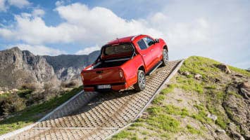 Mercedes-Benz X-Klasse – Exterieur, Danakilrot, Ausstattungslinie PROGRESSIVE // Mercedes-Benz X-Class – Exterior, danakil red, design and equipement PROGRESSIVE