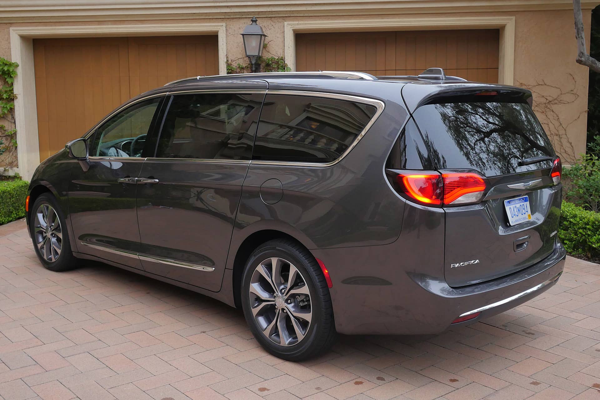 2017 Chrysler Pacifica rear 3/4 view