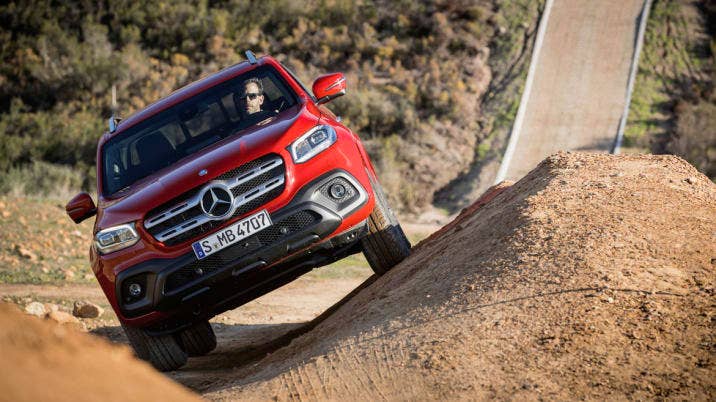 Mercedes-Benz X-Klasse â€“ Exterieur, Danakilrot, Ausstattungslinie PROGRESSIVE // Mercedes-Benz X-Class â€“ Exterior, danakil red, design and equipement PROGRESSIVE