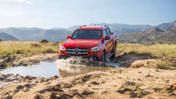 Mercedes-Benz X-Klasse â€“ Exterieur, Danakilrot, Ausstattungslinie PROGRESSIVE // Mercedes-Benz X-Class â€“ Exterior, danakil red, design and equipement PROGRESSIVE