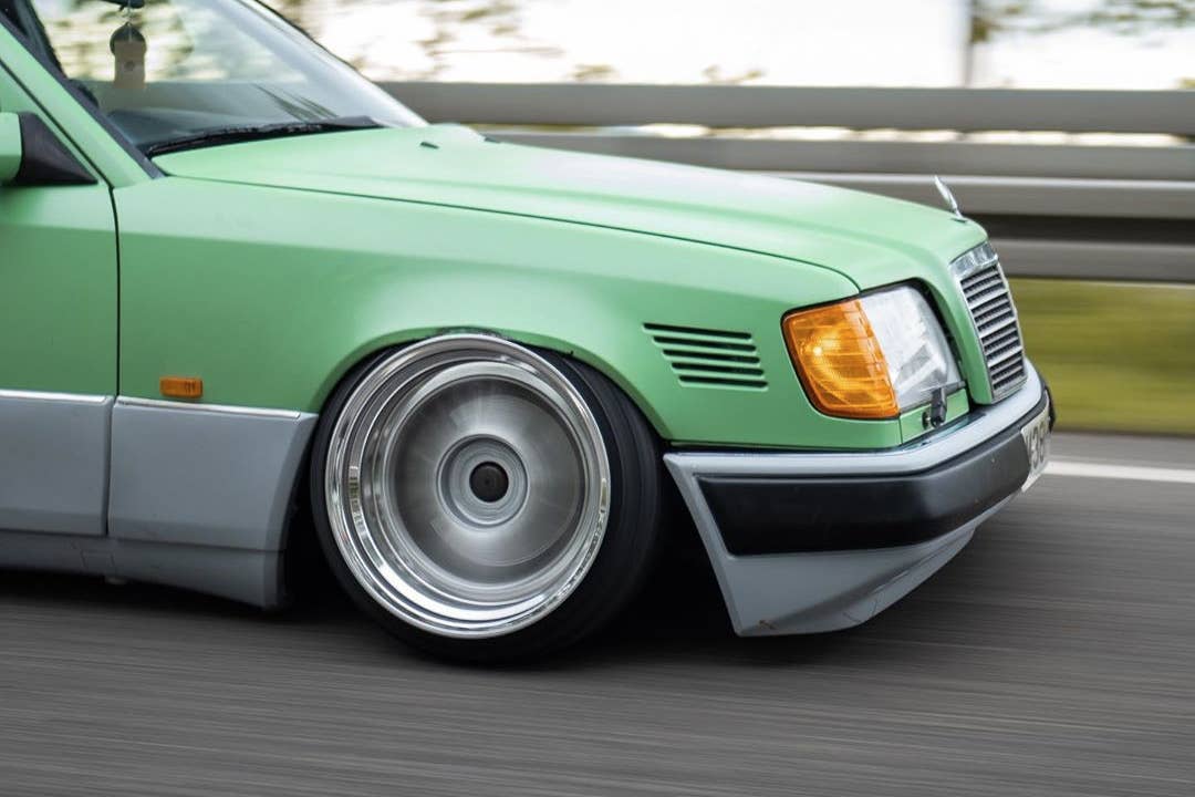Stanced Mercedes-Benz S124