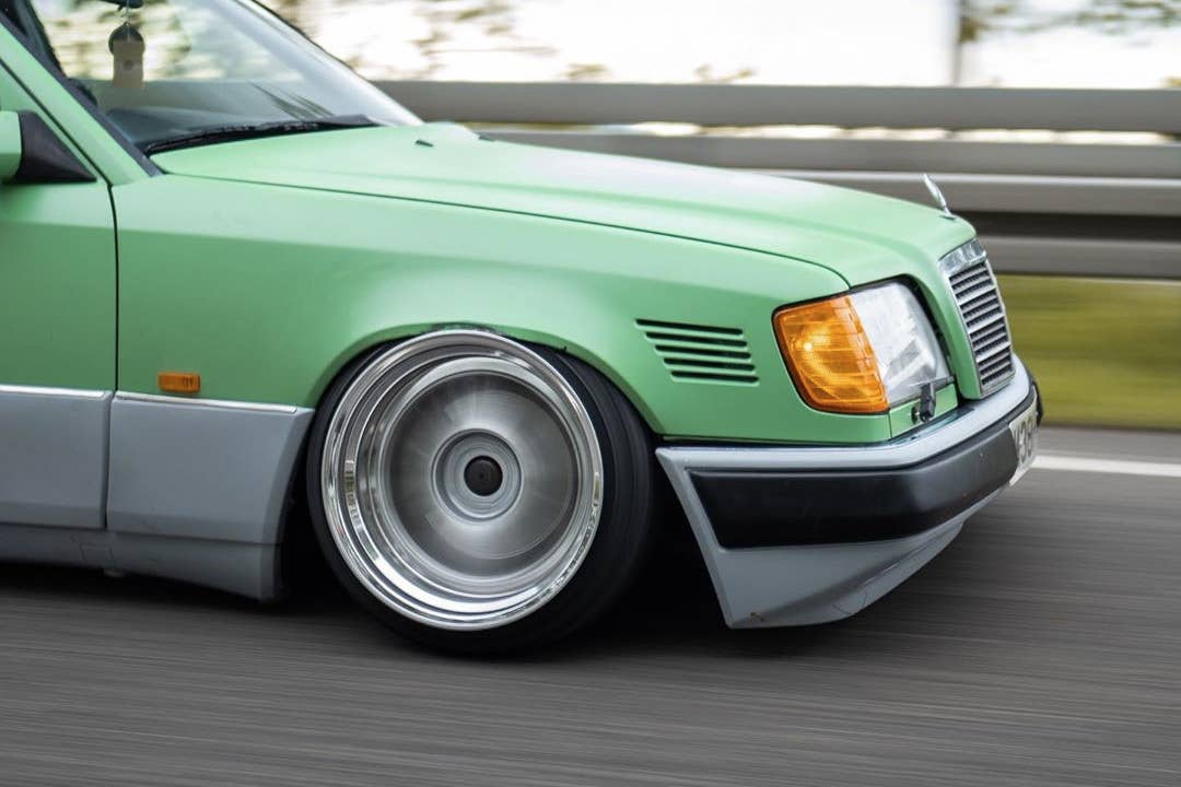 Stanced Mercedes-Benz S124