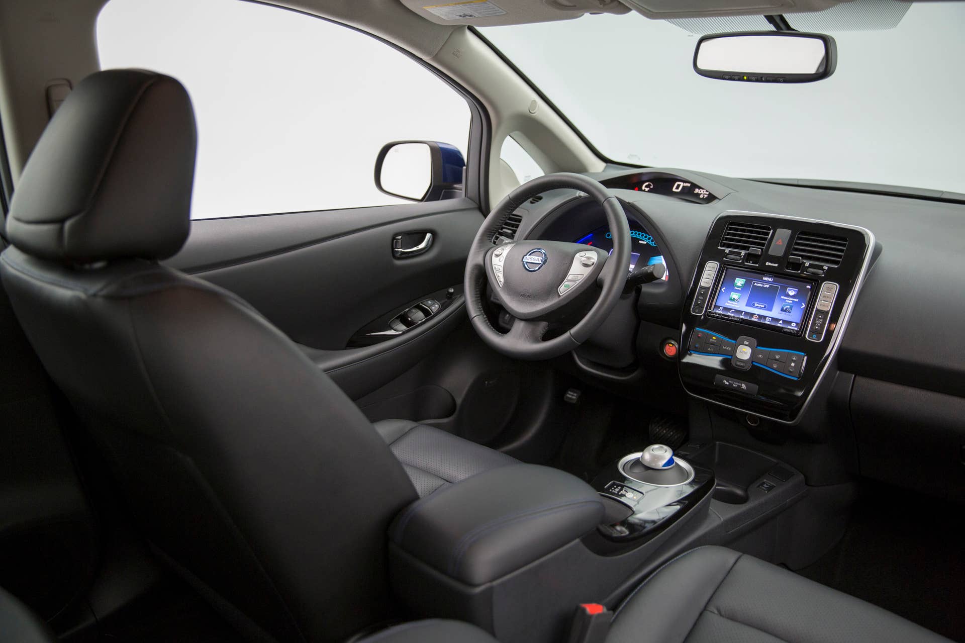 2016 Nissan Leaf interior black