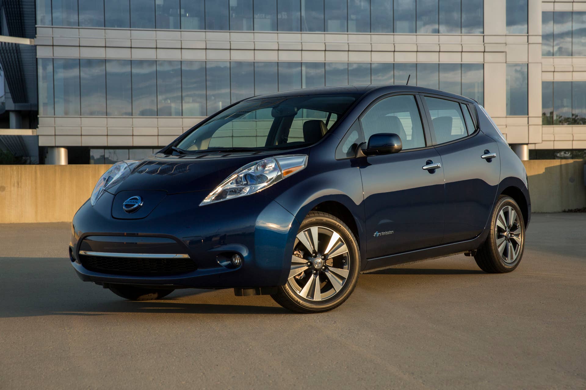 2016 Nissan Leaf blue front 3/4