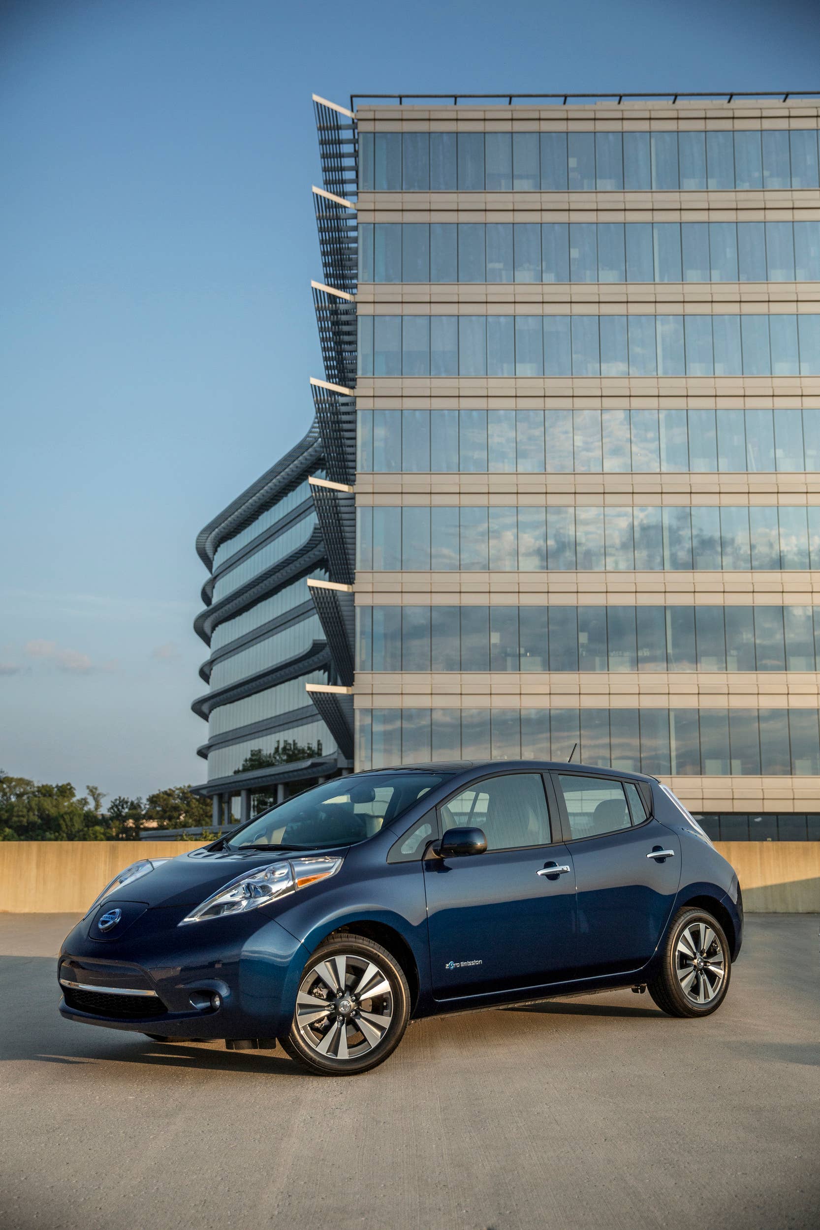 2016 Nissan Leaf blue front 3/4 parking
