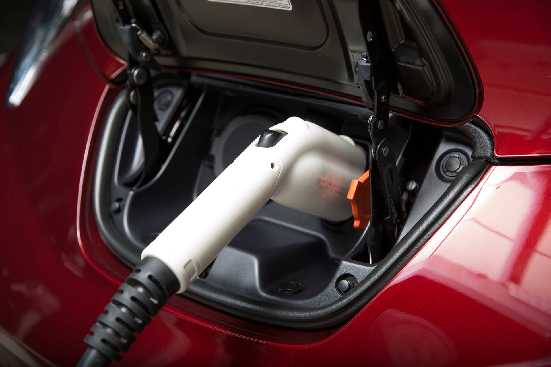 2016 Nissan Leaf charging plug