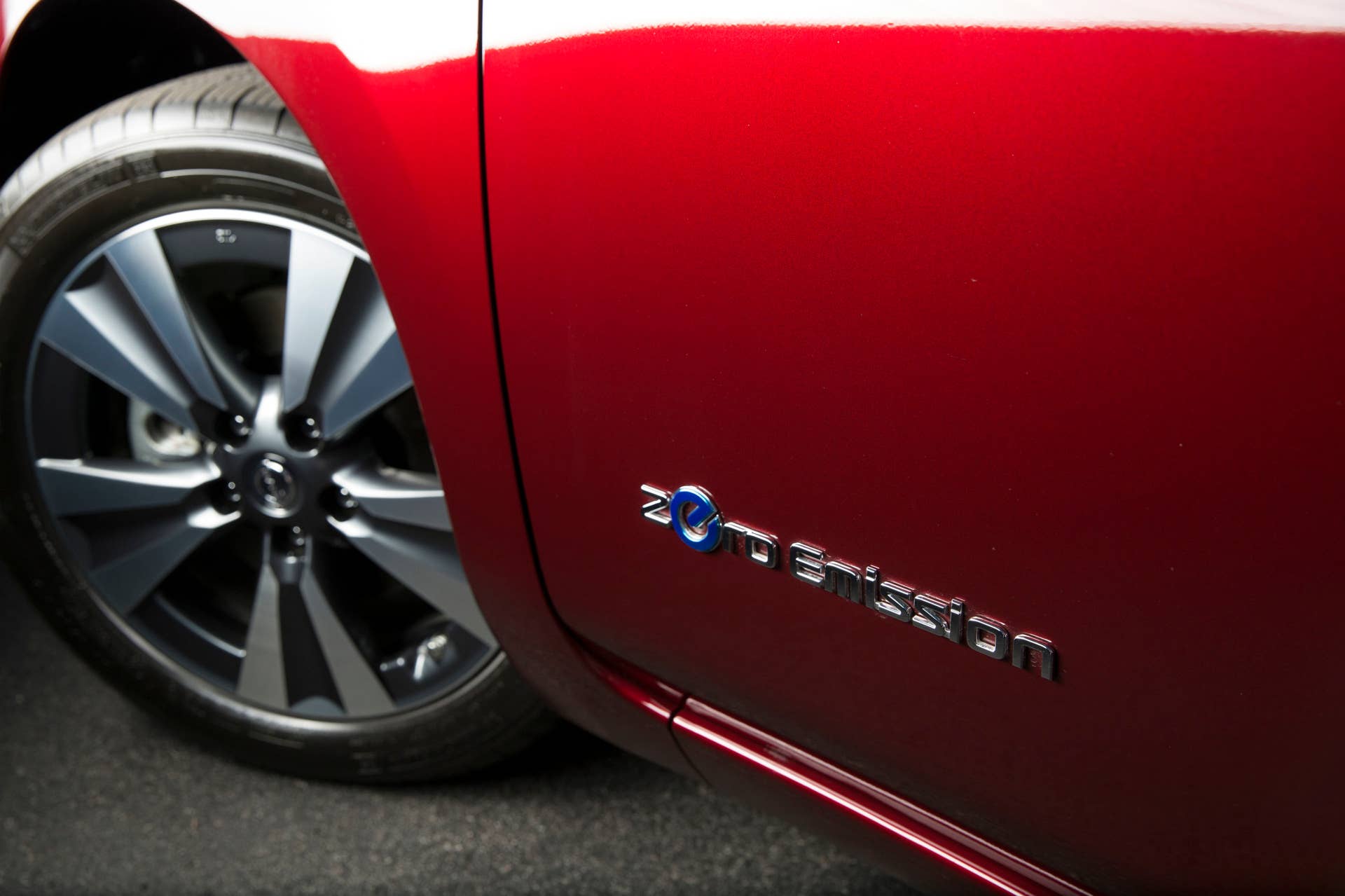 2016 Nissan Leaf red side badge wheel