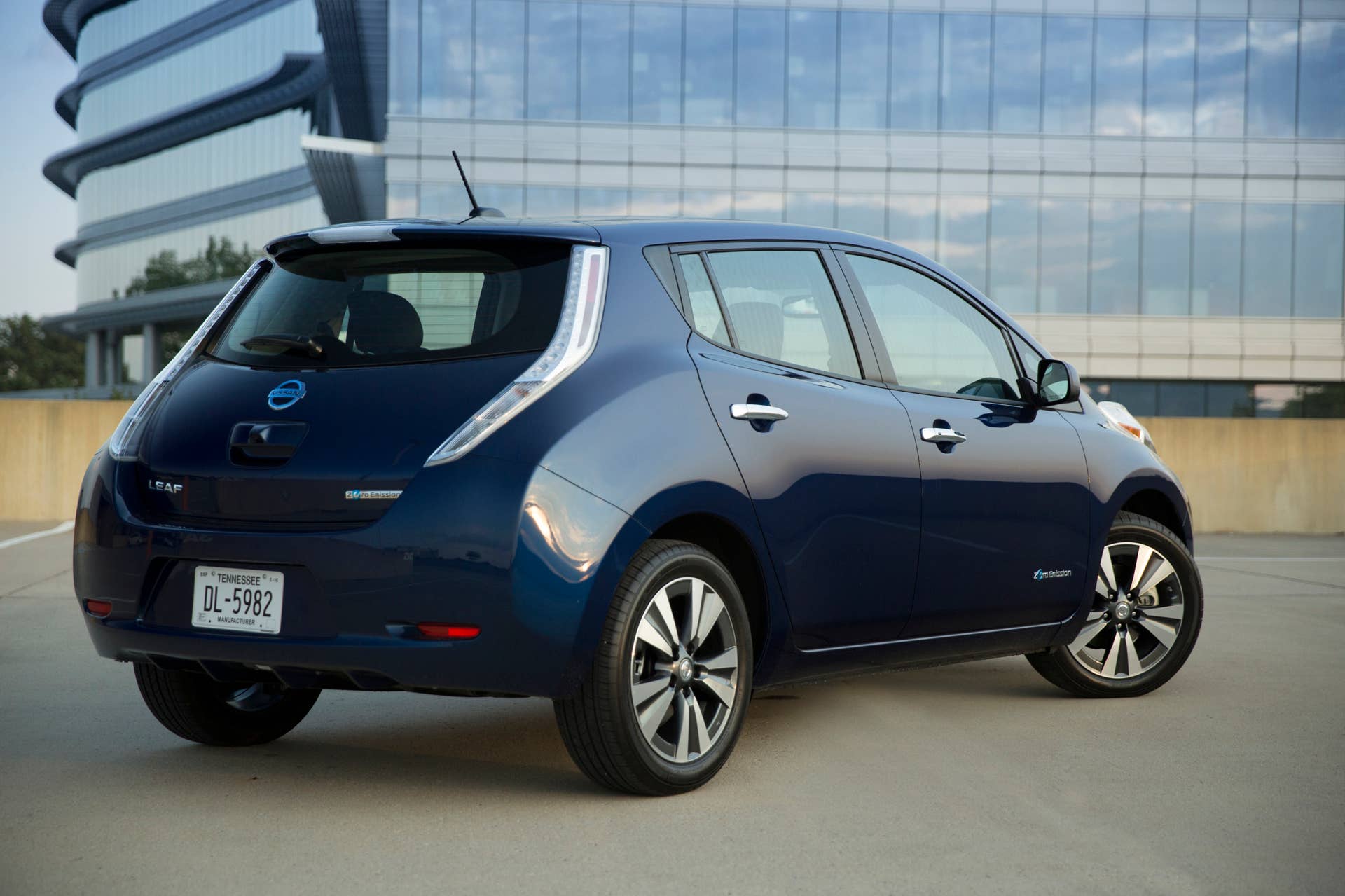 2016 Nissan Leaf blue rear 3/4 static