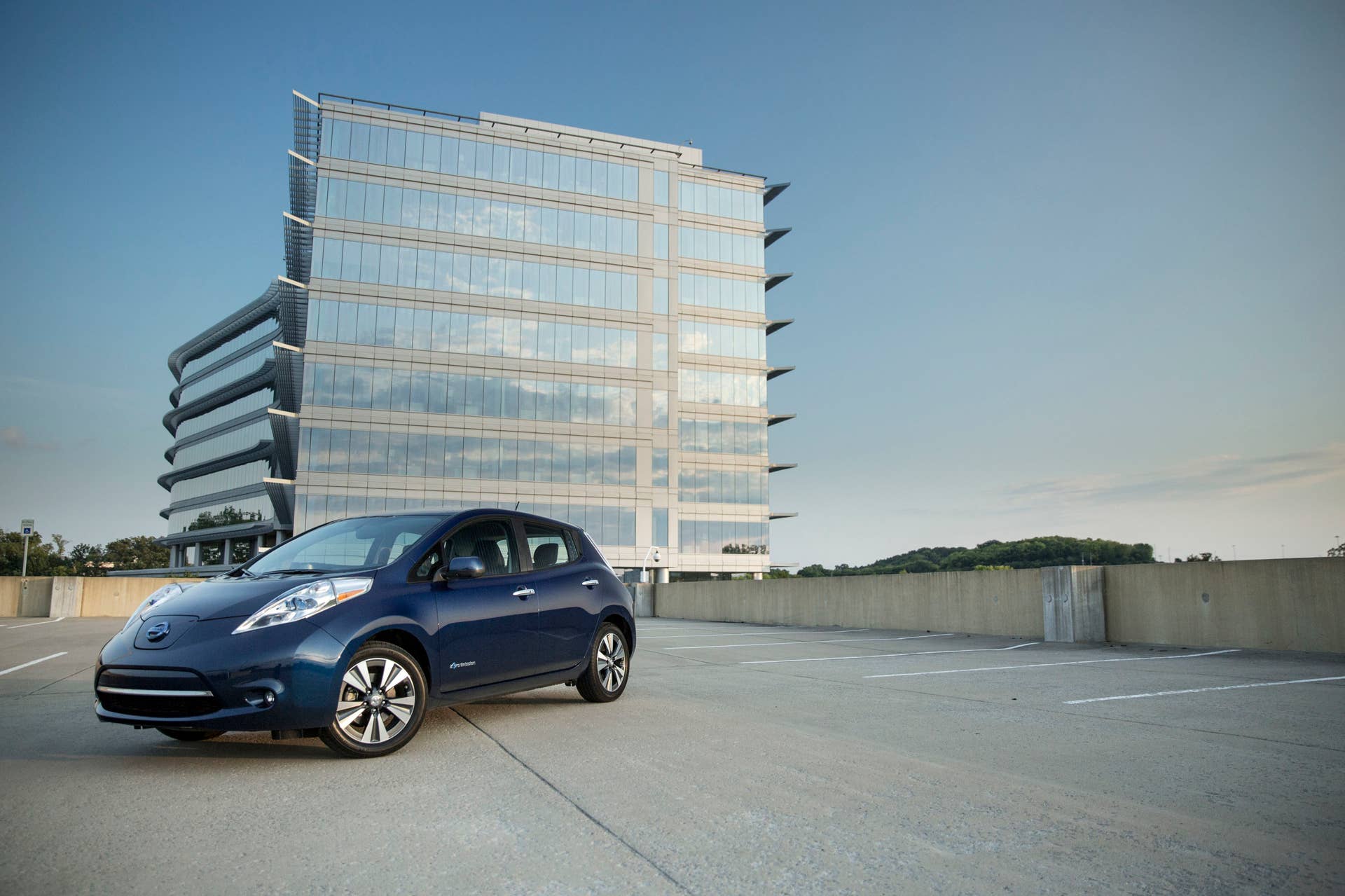 2016 Nissan Leaf blue front 3/4 parked