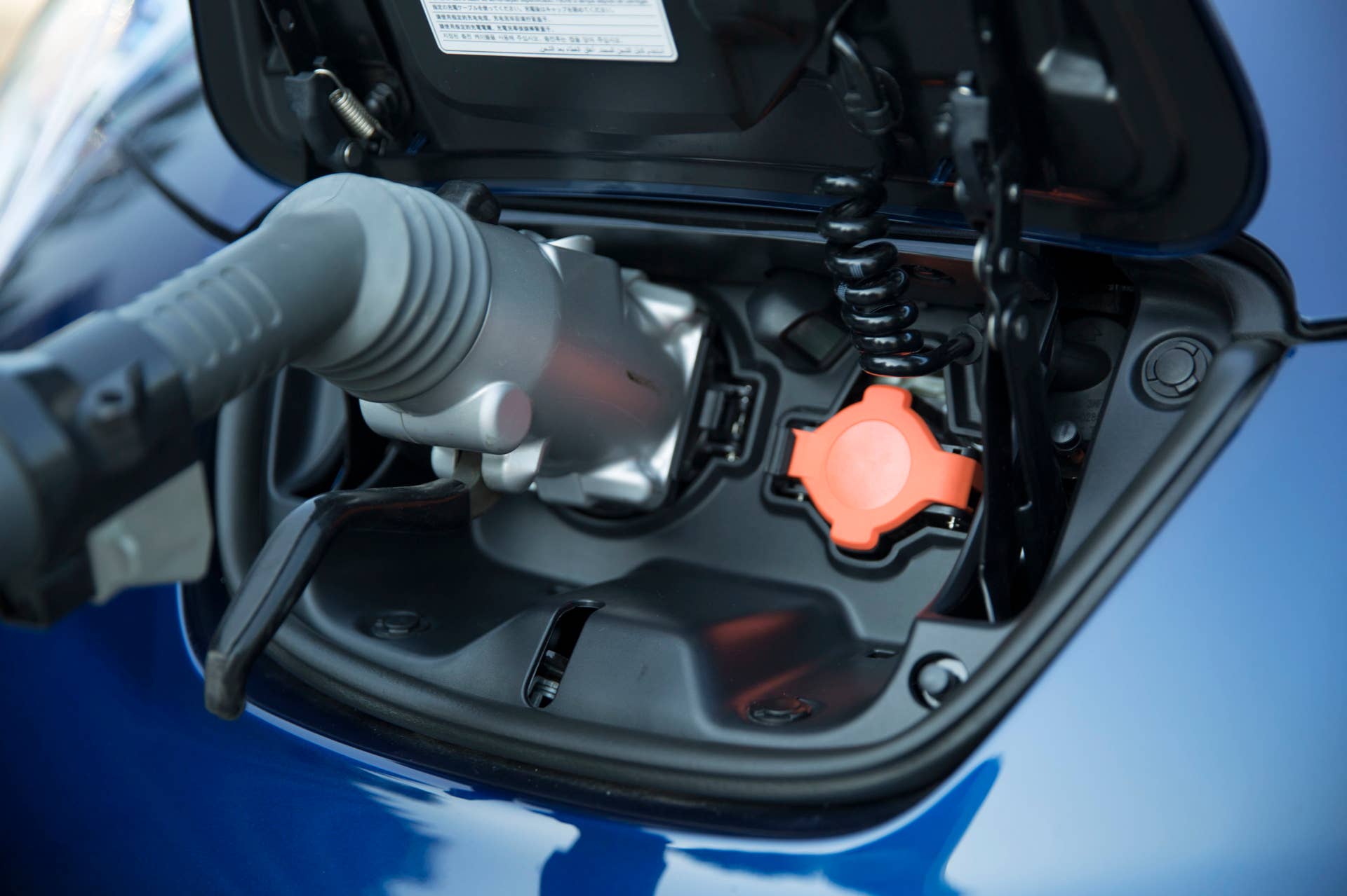 2016 Nissan Leaf charger blue