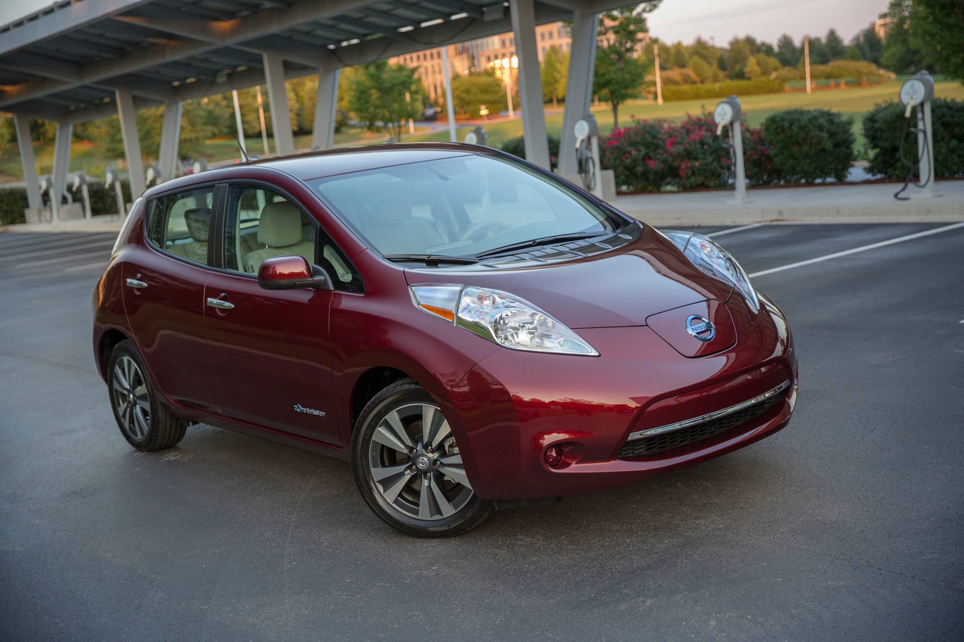 2016 Nissan Leaf red front 3/4 parked