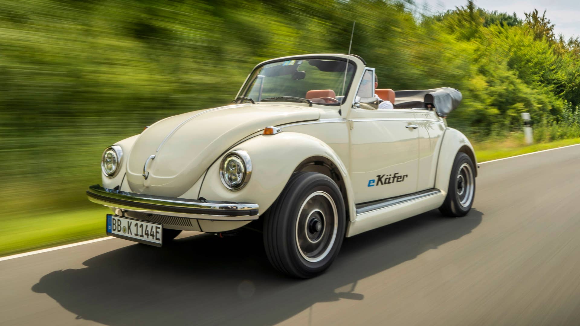 Volkswagen eBeetle in white