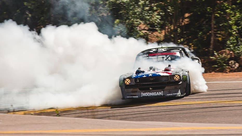 The handbrake on the Hoonicorn opens the center clutch pack to allow the rear wheels to be locked up without stalling the motor, important for hooning.