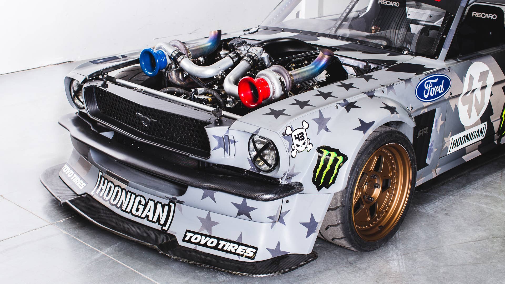 In its original form, the Hoonicorn relied on a naturally aspirated 6.7-liter Roush Yates V8 engine that produced 845 hp, plenty enough to rip through the streets of Los Angeles. The Hoonicorn V2 produces 1,400 hp, an increase of more than 65 percent.