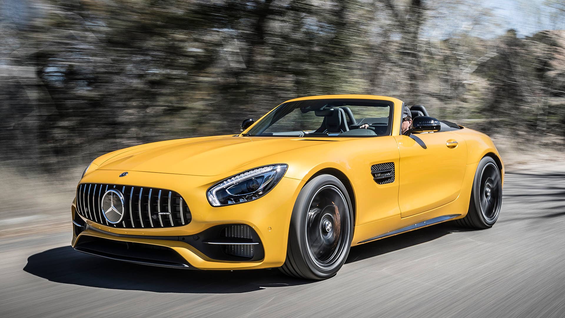Mercedes-AMG GT-C Roadster Fahtveranstaltung Phoenix 2017 AMG solarbeam; Leder Exclusiv Nappa / Microfaser DINAMICA schwarz / graue ZiernÃ¤hte. GT C Roadster Kraftstoffverbrauch kombiniert: 11,4 l/100 km CO2-Emissionen kombiniert: 259 g/km Fuel consumption combined: 11.4 l/100 km Combined CO2 emissions: 259 g/km Mercedes-AMG GT-C Roadster Press Test Drive Phoenix 2017 AMG solarbeam; Exclusive Nappa leather / DINAMICA microfiber black / grey topstiching GT C Roadster Kraftstoffverbrauch kombiniert: 11,4 l/100 km CO2-Emissionen kombiniert: 259 g/km Fuel consumption combined: 11.4 l/100 km Combined CO2 emissions: 259 g/km