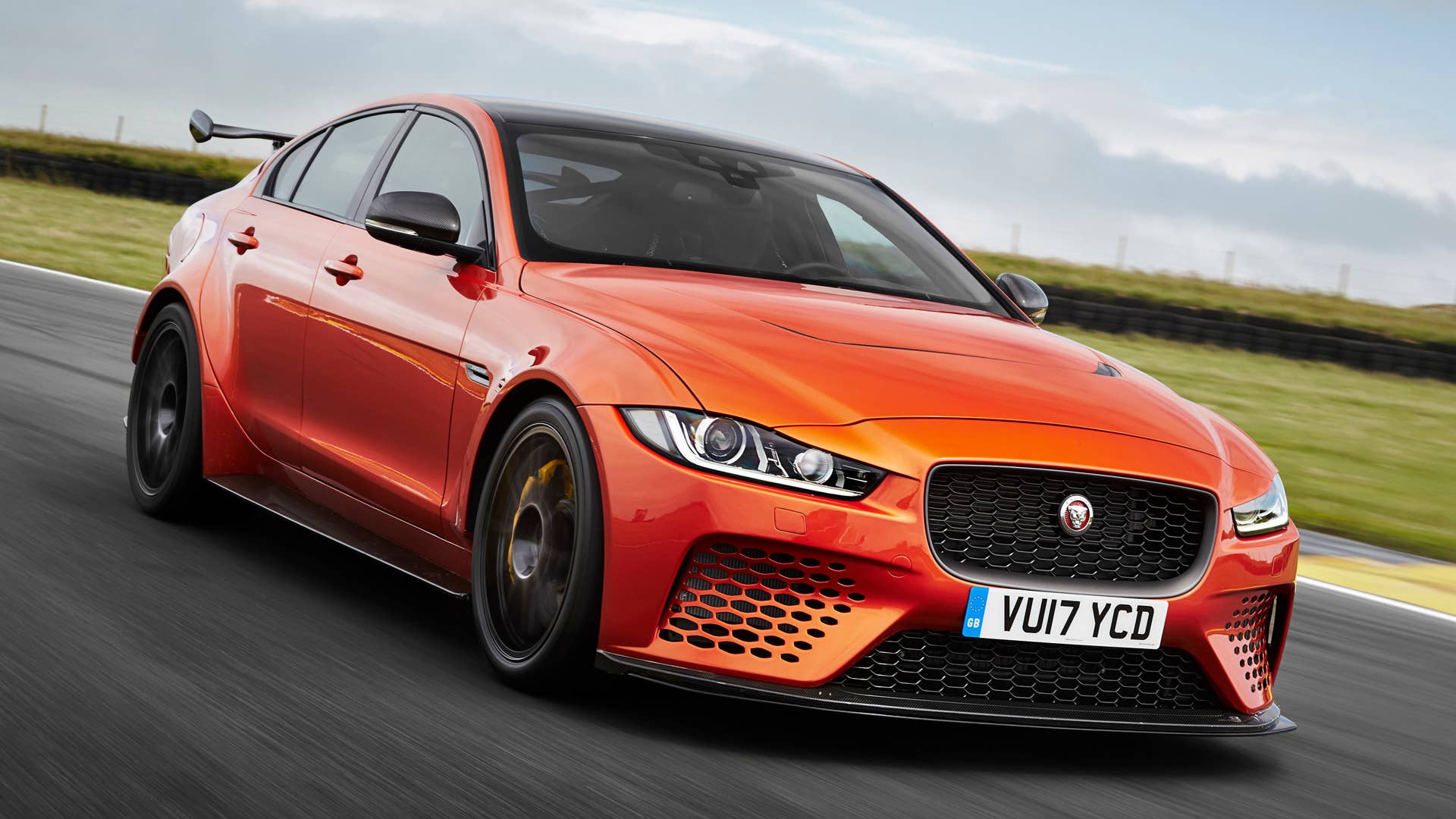 Jaguar XE SV Project 8