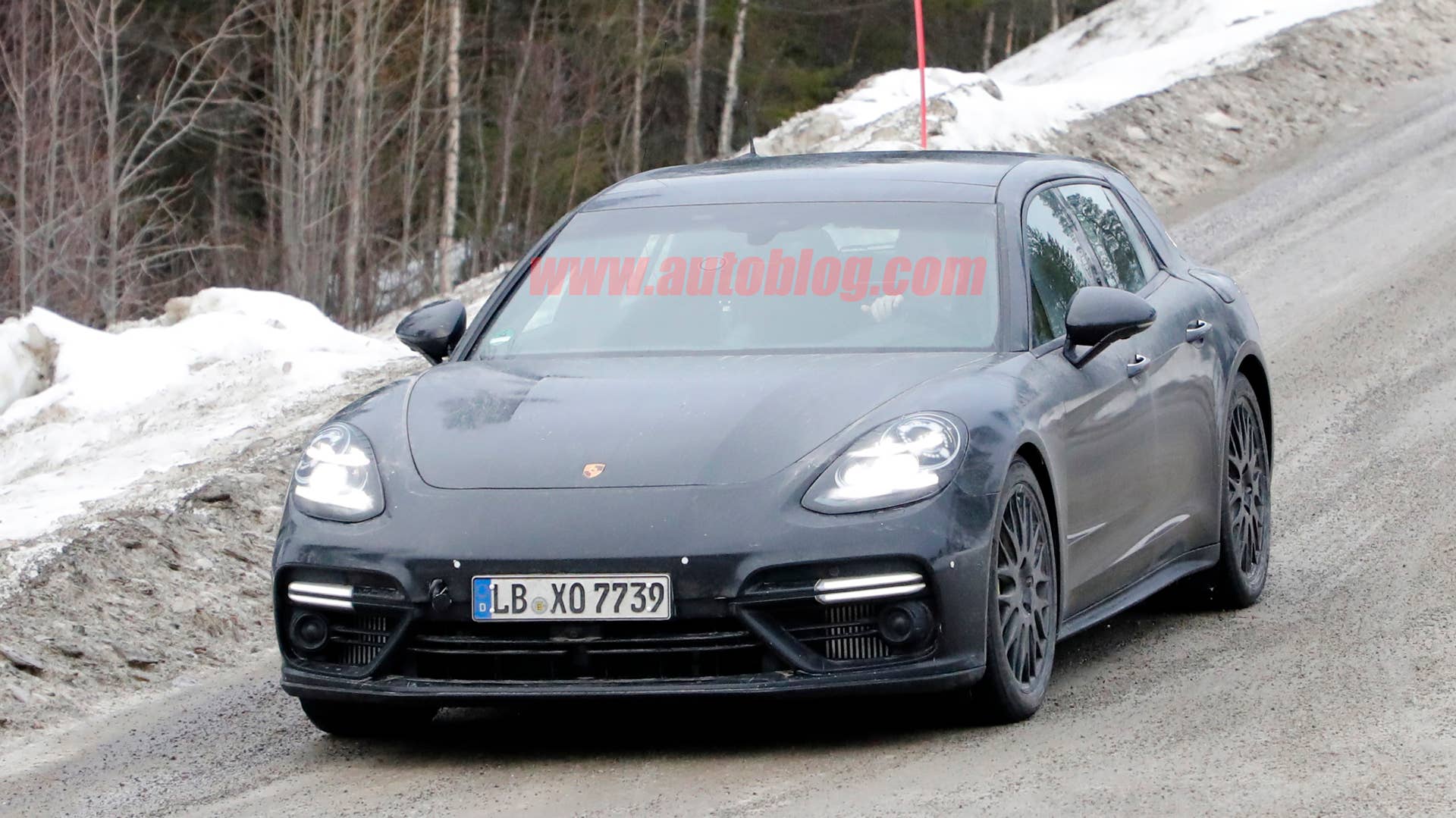2019 Porsche Panamera Sport Turismo front