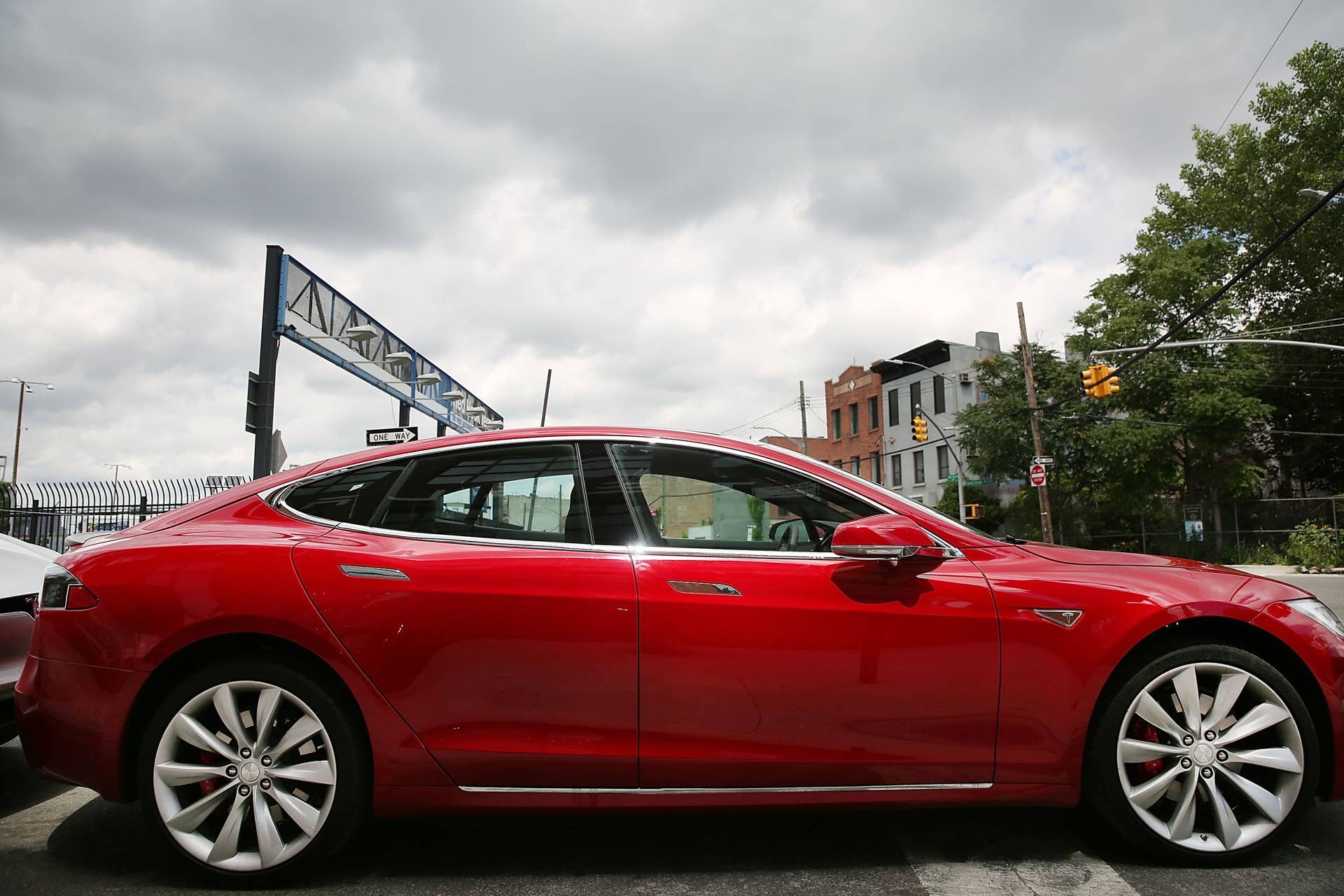 NEW YORK, NY - JULY 05: A Tesla model S sits parked outside of a new Tesla showroom and service center in Red Hook, Brooklyn on July 5, 2016 in New York City. The electric car company and its CEO and founder Elon Musk have come under increasing scrutiny following a crash of one of its electric cars while using the controversial autopilot service. Joshua Brown crashed and died in Florida on May 7 in a Tesla car that was operating on autopilot, which means that Brown's hands were not on the steering wheel. (Photo by Spencer Platt/Getty Images)