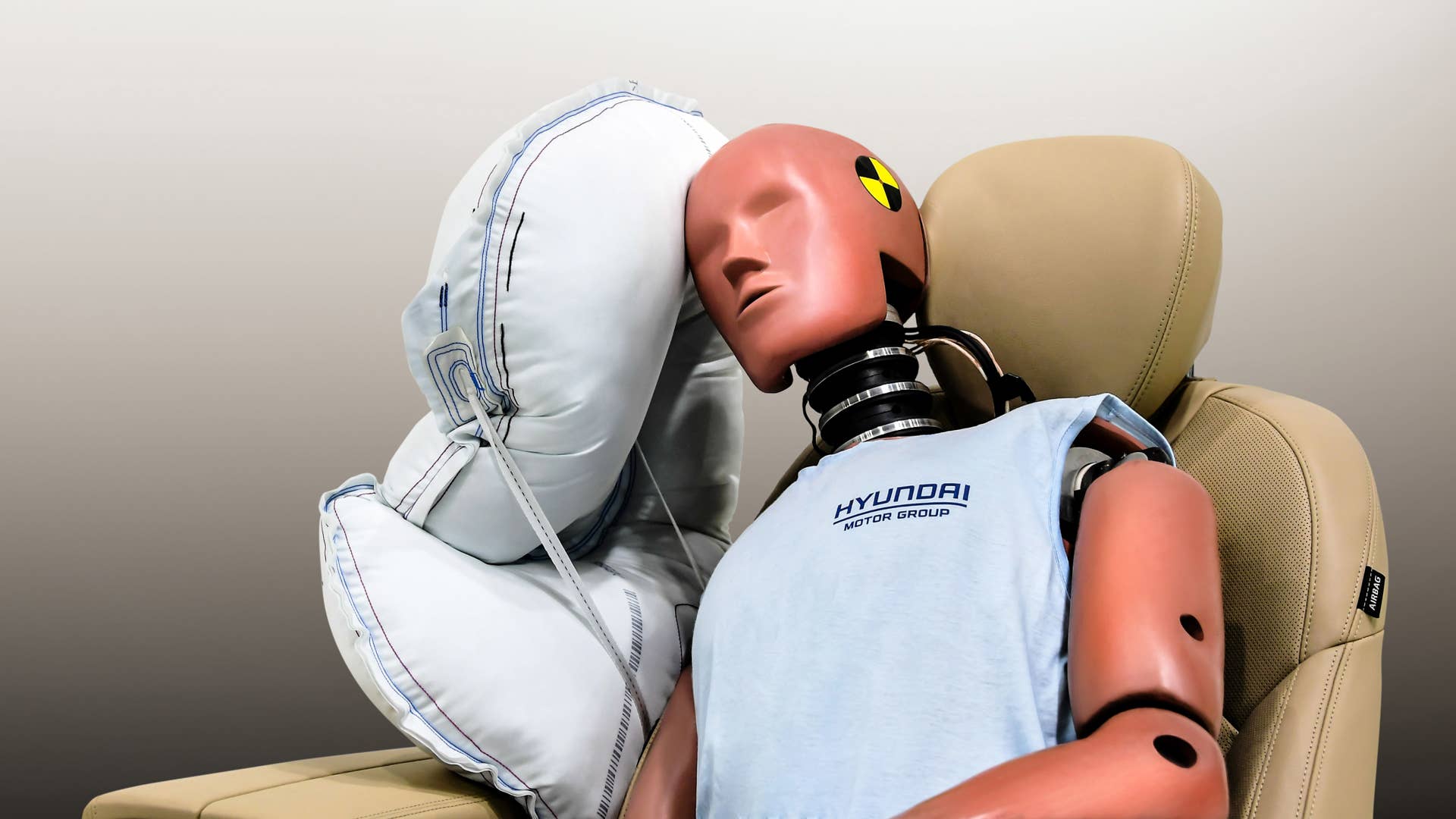 Hyundai center airbag with crash dummy